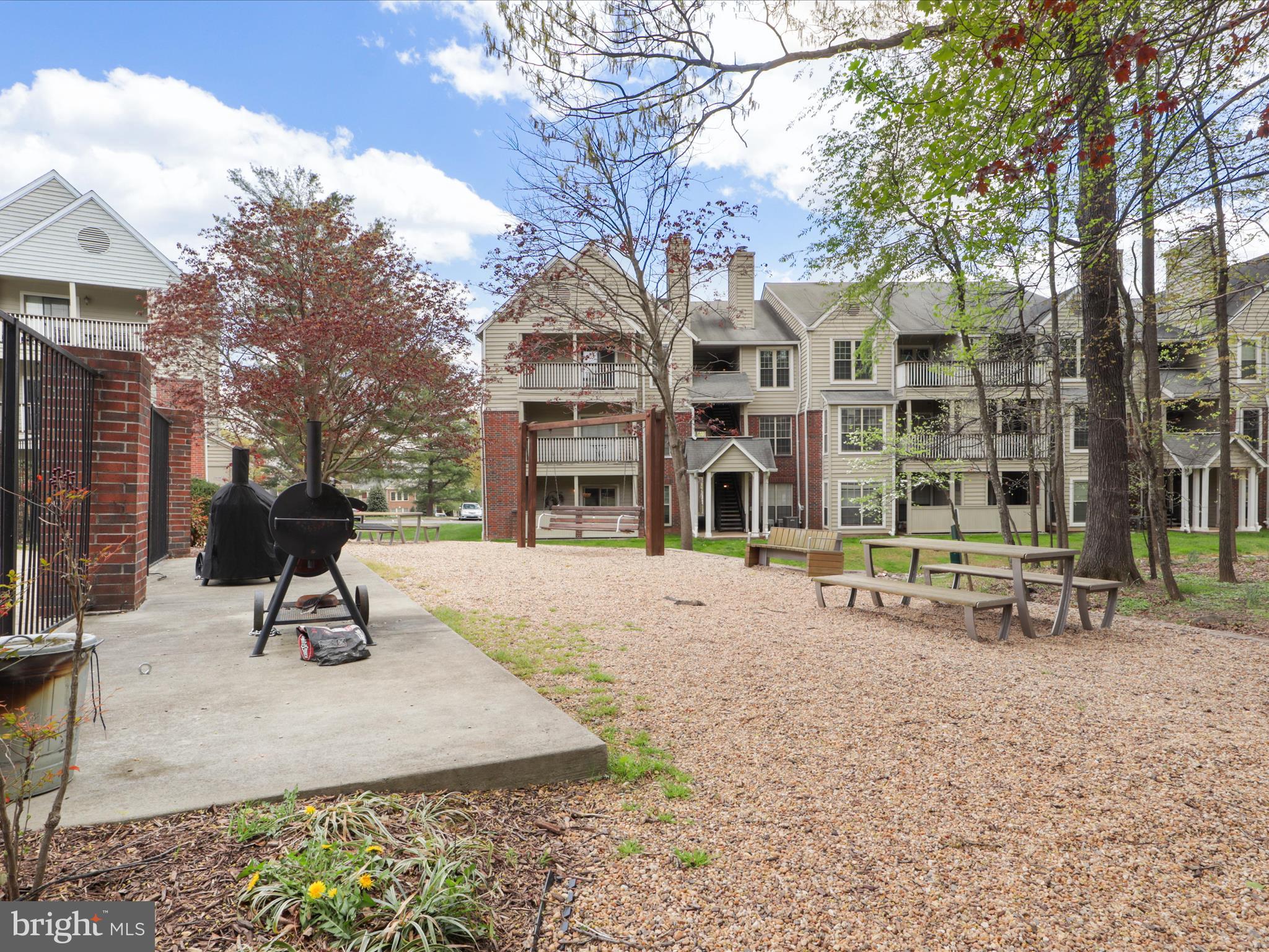 PENDERBROOK SQUARE CONDOMINIUMS - Residential Lease