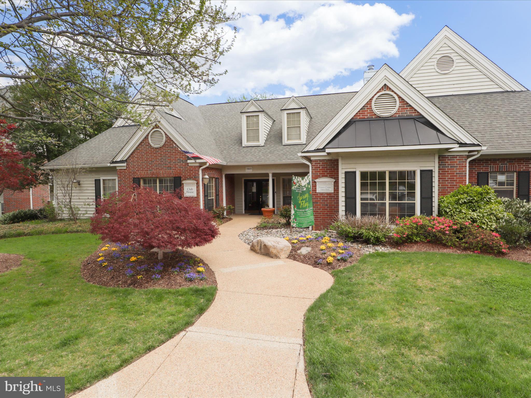 PENDERBROOK SQUARE CONDOMINIUMS - Residential Lease