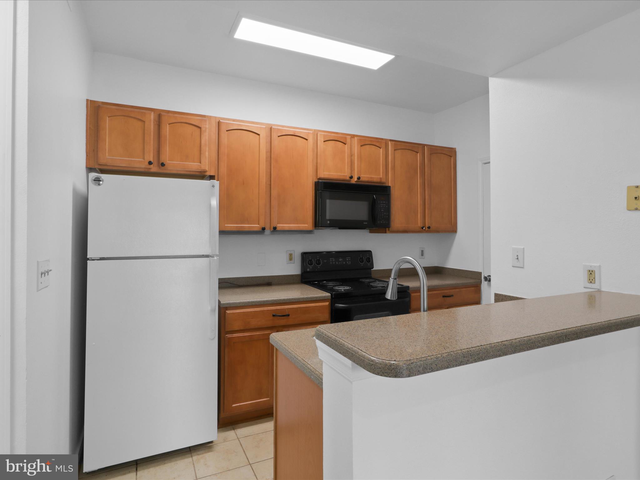 PENDERBROOK SQUARE CONDOMINIUMS - Residential Lease