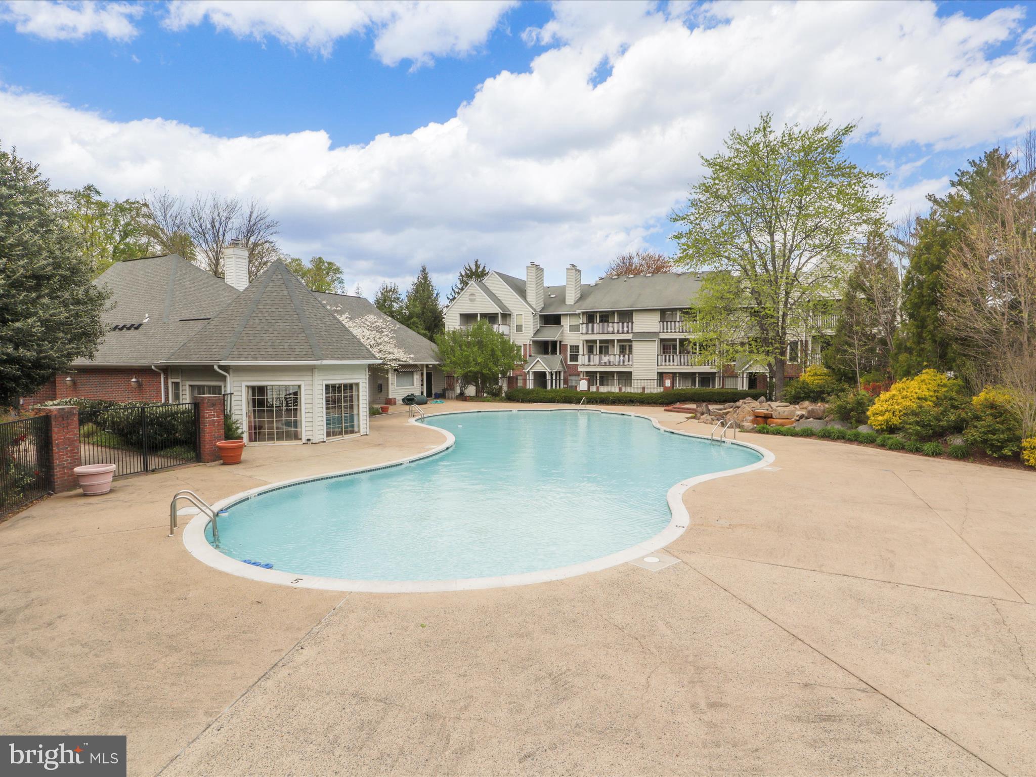 PENDERBROOK SQUARE CONDOMINIUMS - Residential Lease