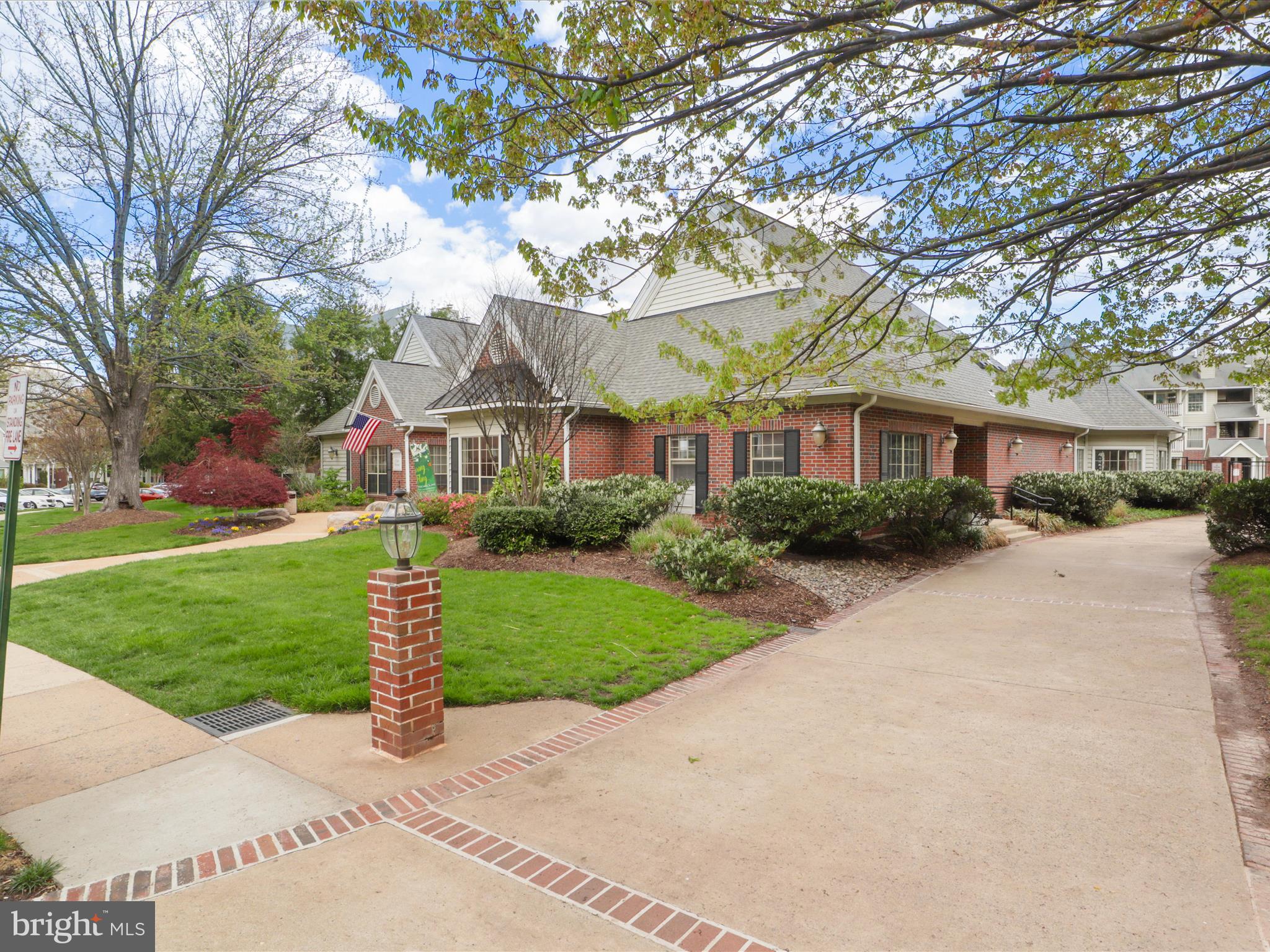 PENDERBROOK SQUARE CONDOMINIUMS - Residential Lease