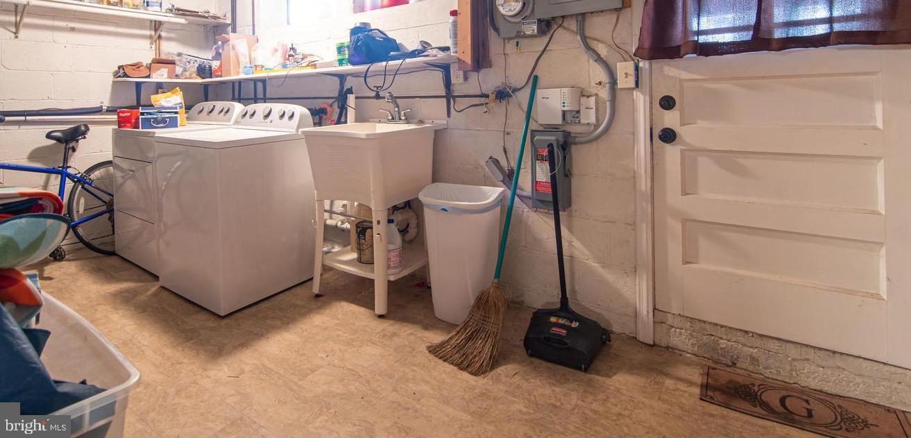 GWYNN OAK - Residential Lease