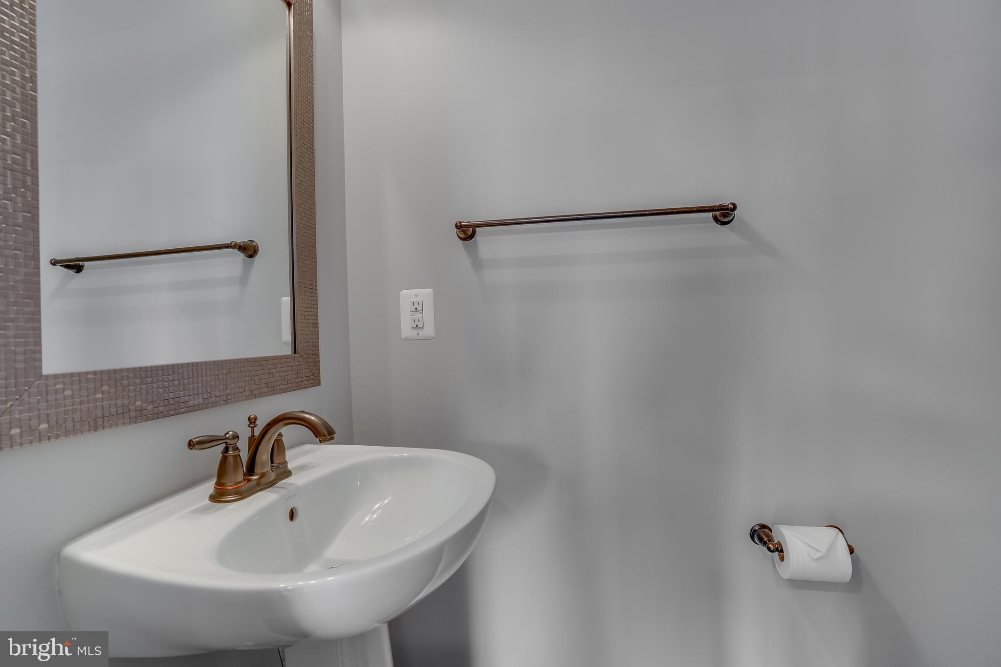 CASCADES PLACE CONDOMINIUM - Residential Lease