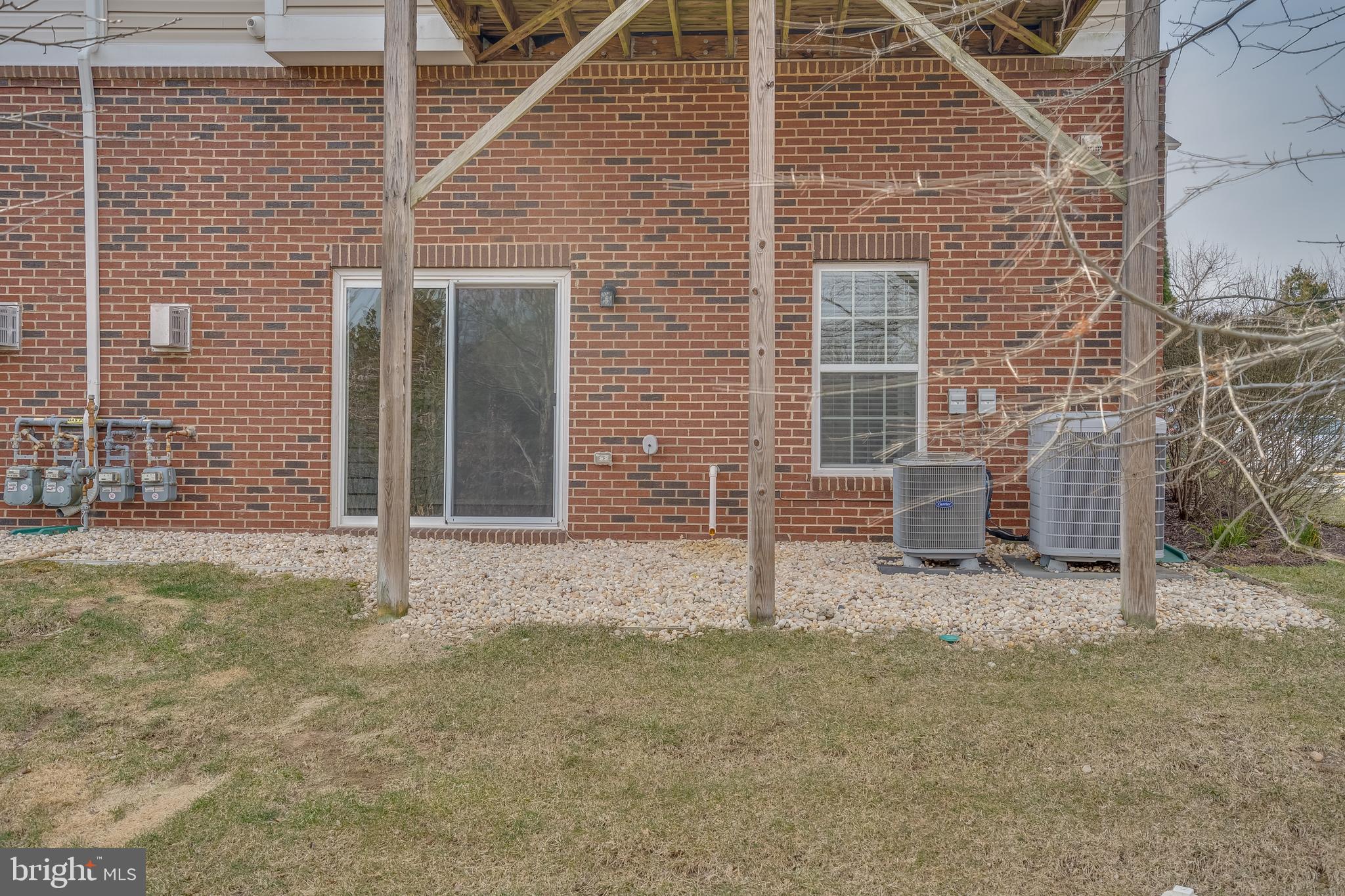 CASCADES PLACE CONDOMINIUM - Residential Lease