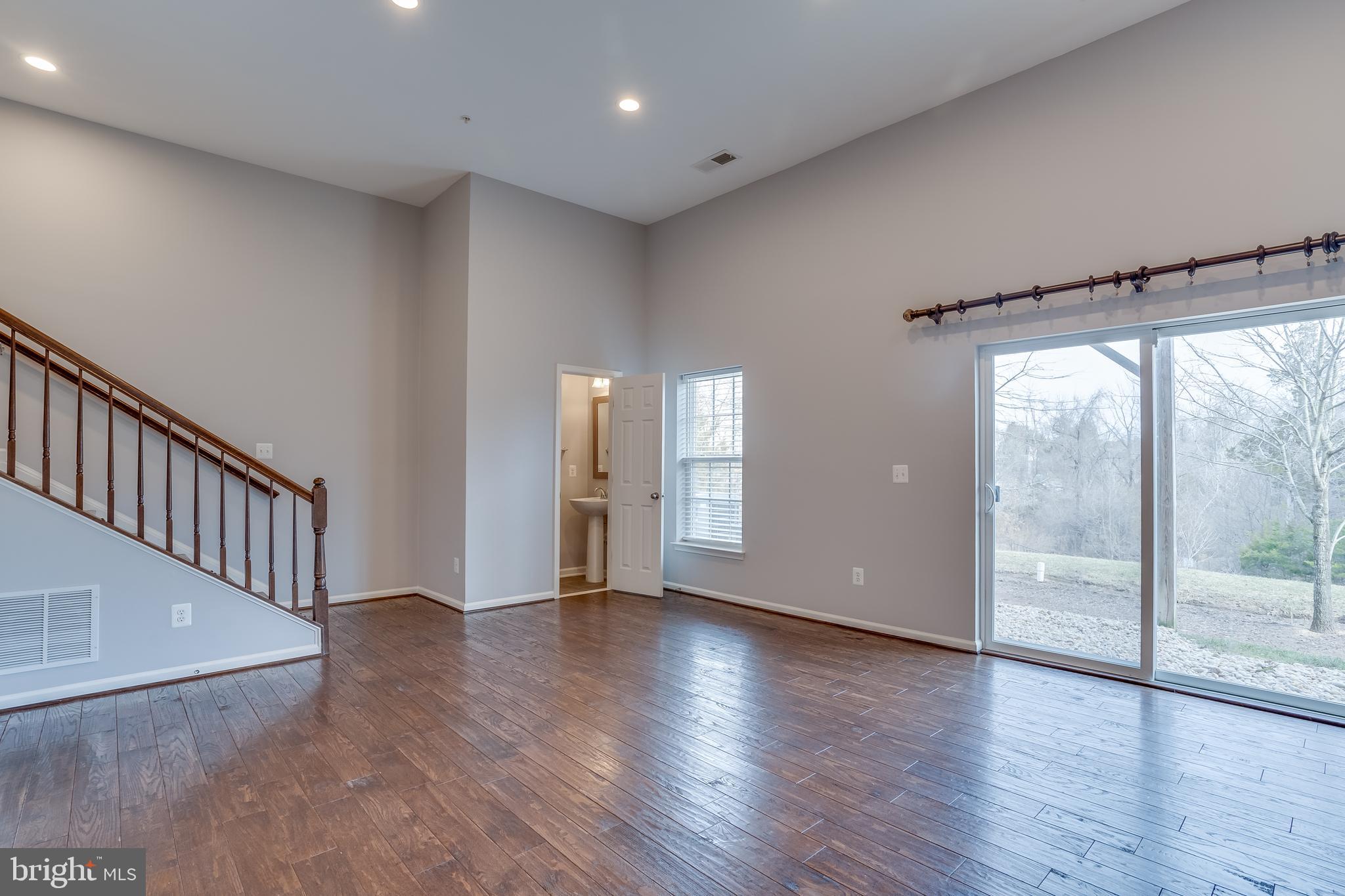 CASCADES PLACE CONDOMINIUM - Residential Lease