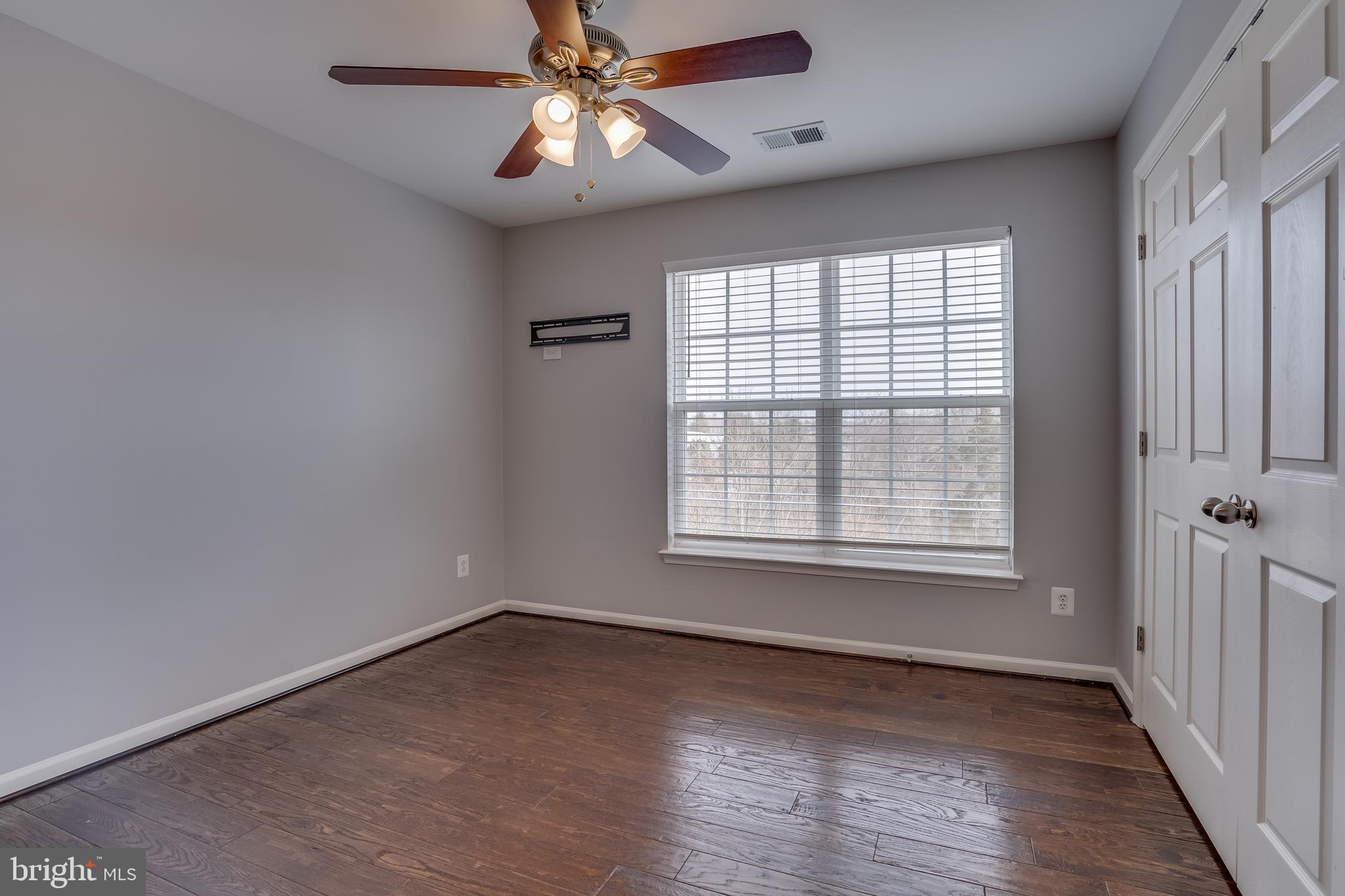 CASCADES PLACE CONDOMINIUM - Residential Lease