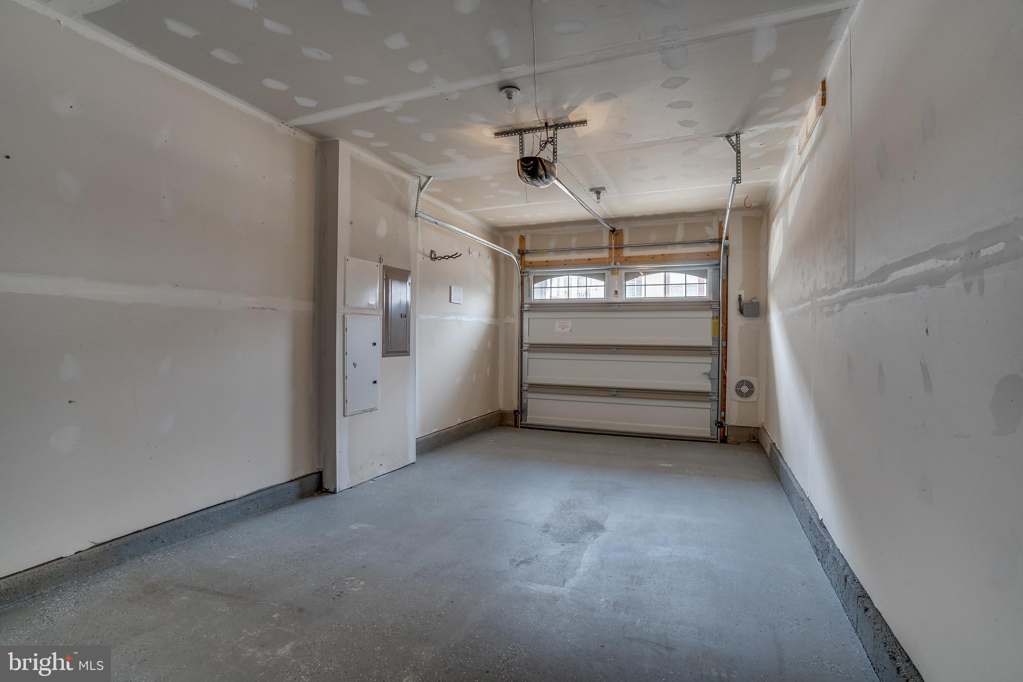 CASCADES PLACE CONDOMINIUM - Residential Lease