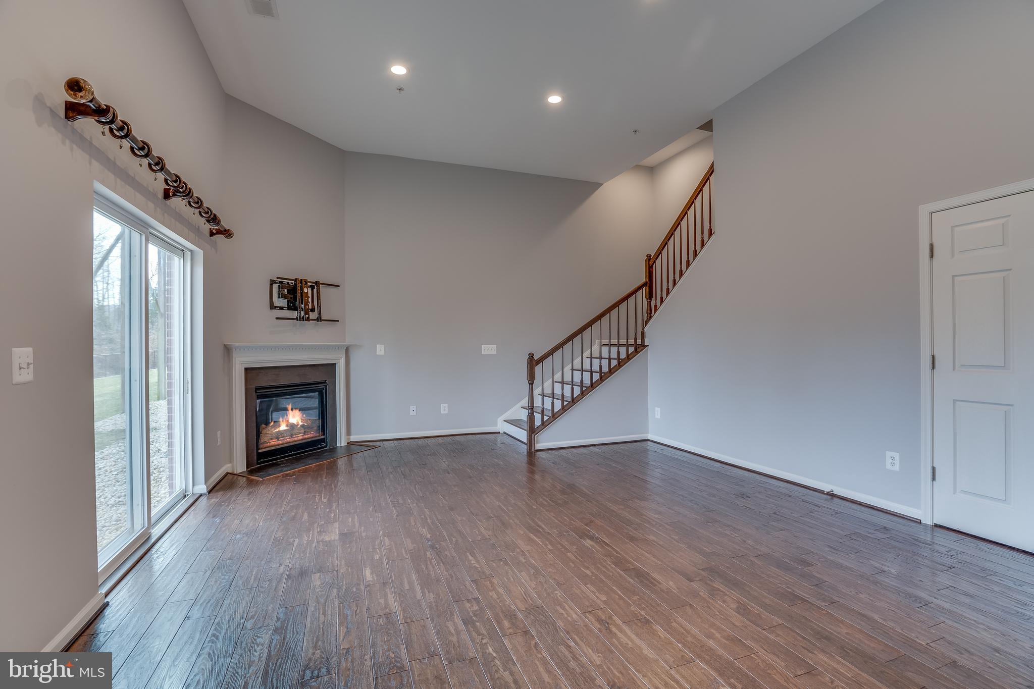 CASCADES PLACE CONDOMINIUM - Residential Lease