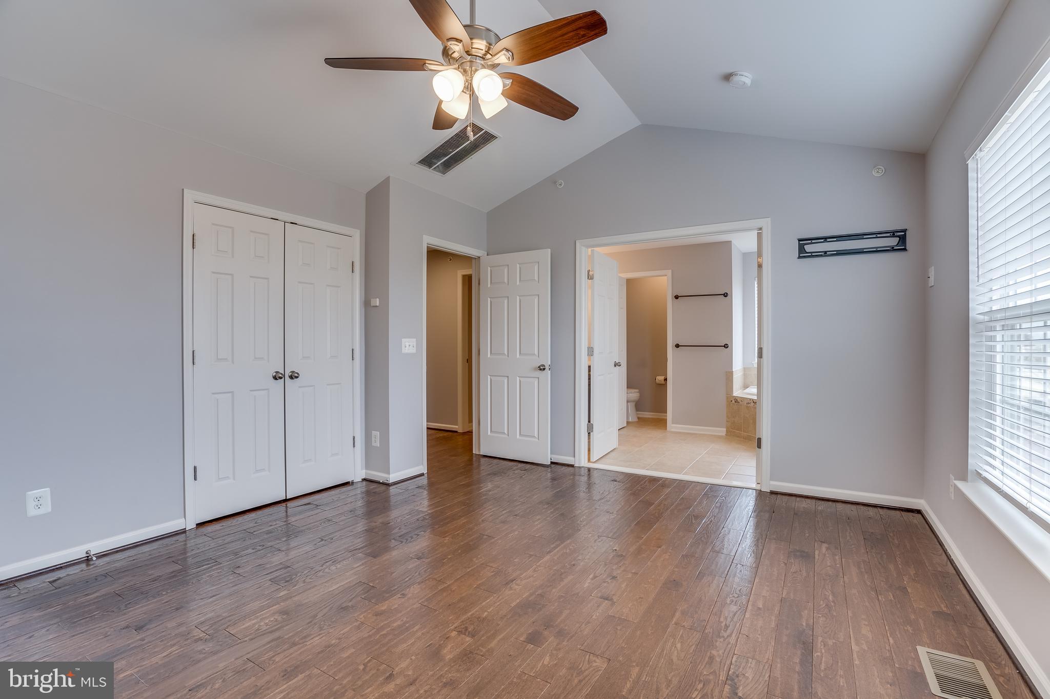 CASCADES PLACE CONDOMINIUM - Residential Lease