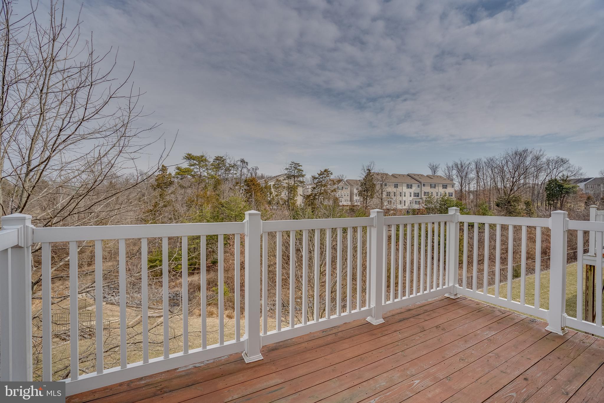 CASCADES PLACE CONDOMINIUM - Residential Lease