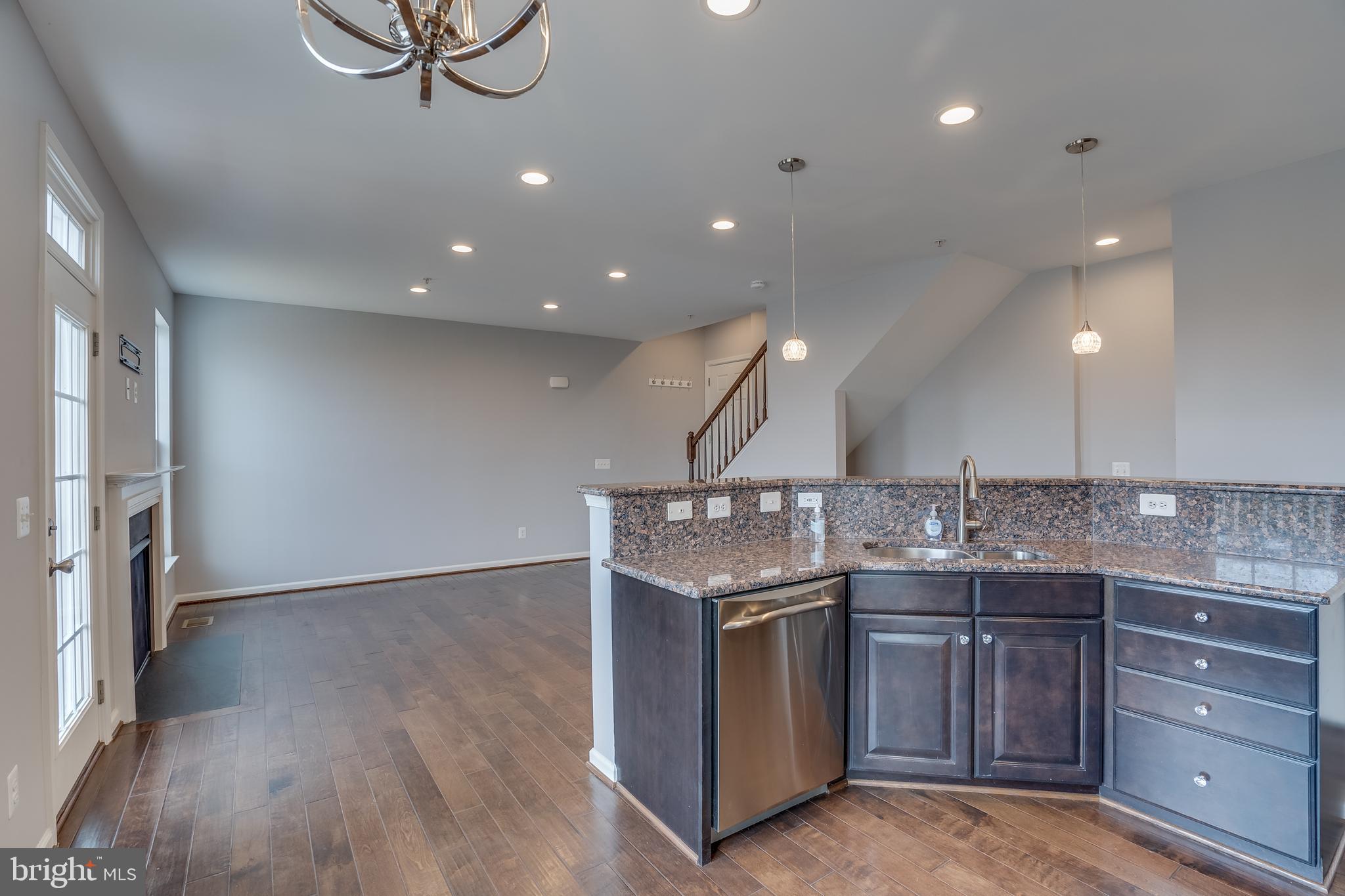 CASCADES PLACE CONDOMINIUM - Residential Lease