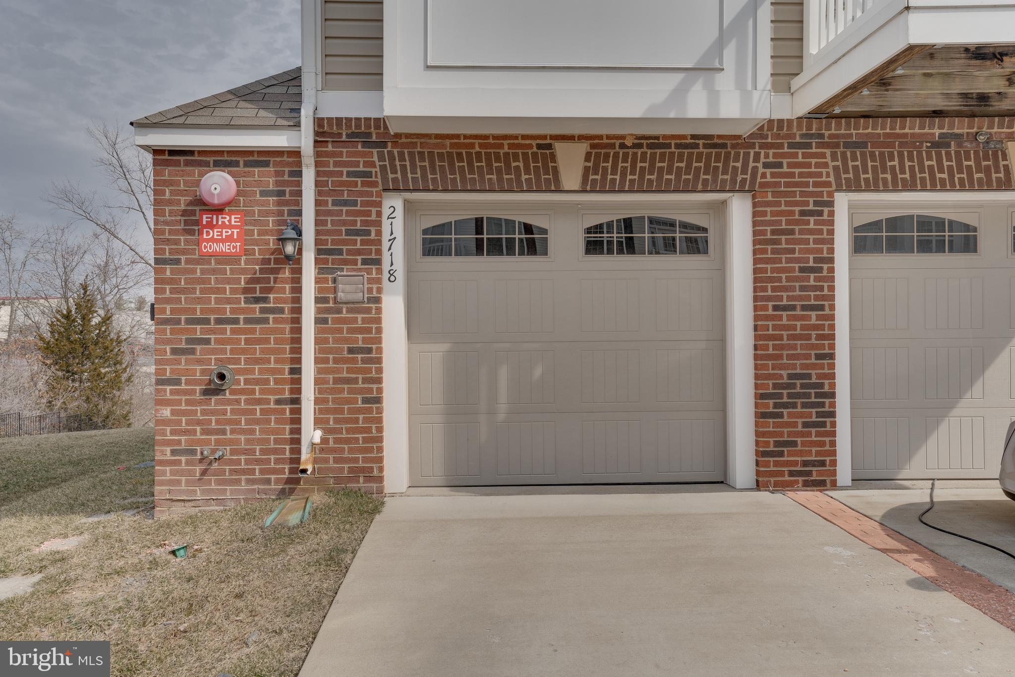 CASCADES PLACE CONDOMINIUM - Residential Lease