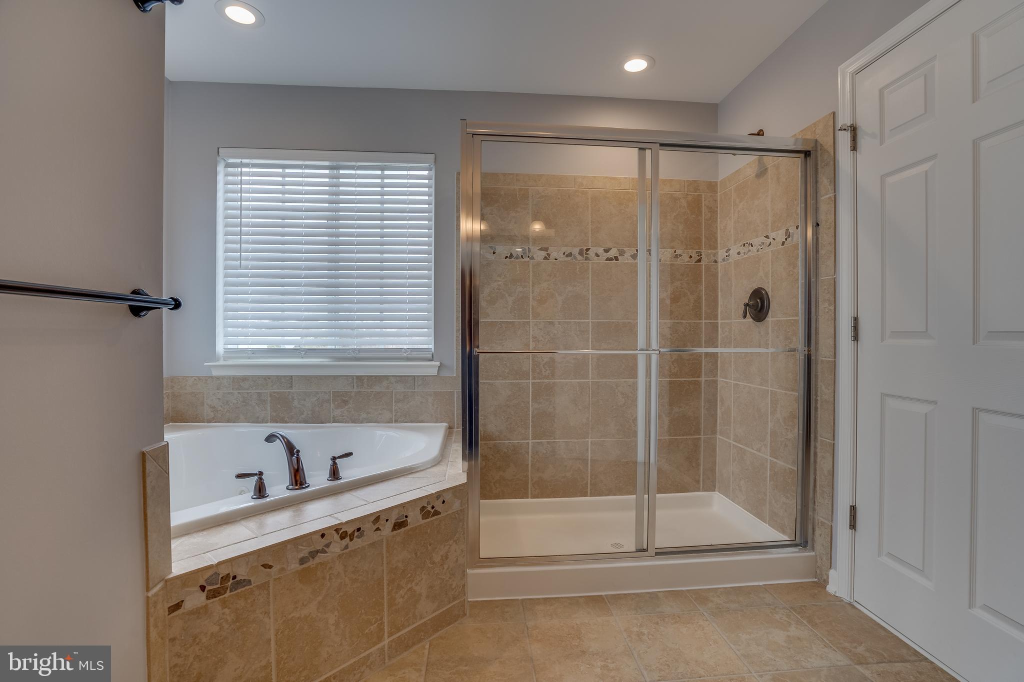 CASCADES PLACE CONDOMINIUM - Residential Lease