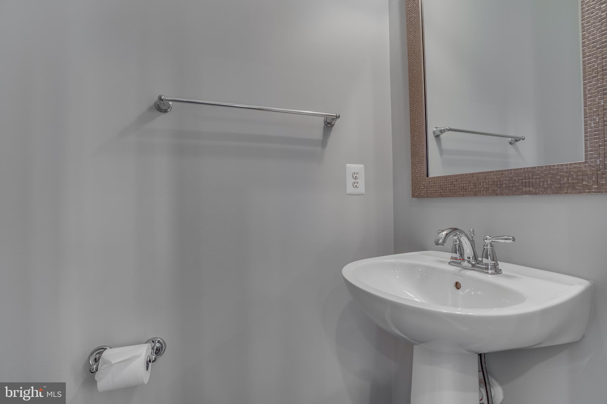 CASCADES PLACE CONDOMINIUM - Residential Lease