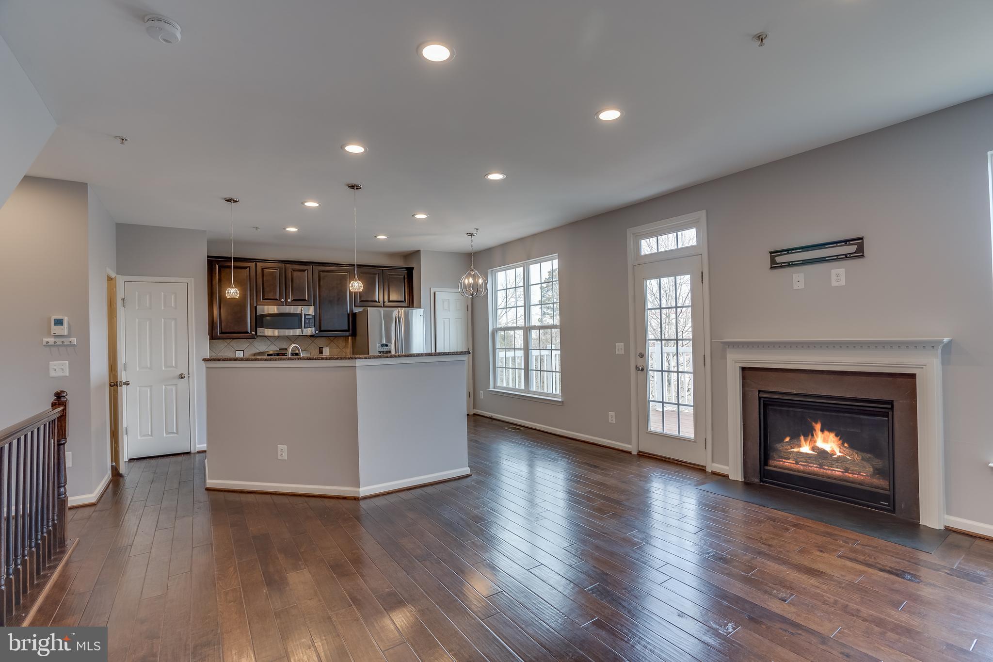 CASCADES PLACE CONDOMINIUM - Residential Lease