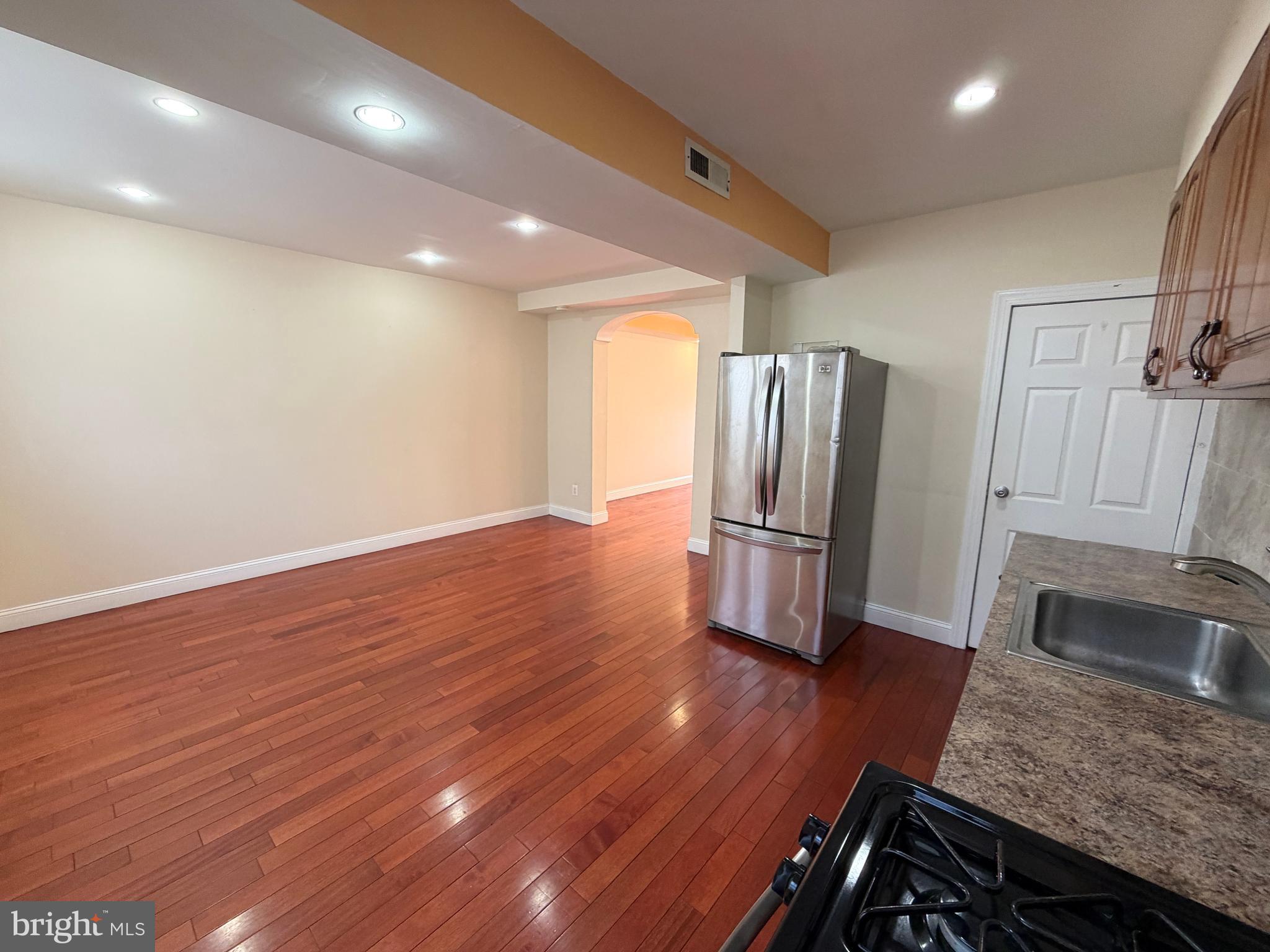 ELMWOOD PARK - Residential