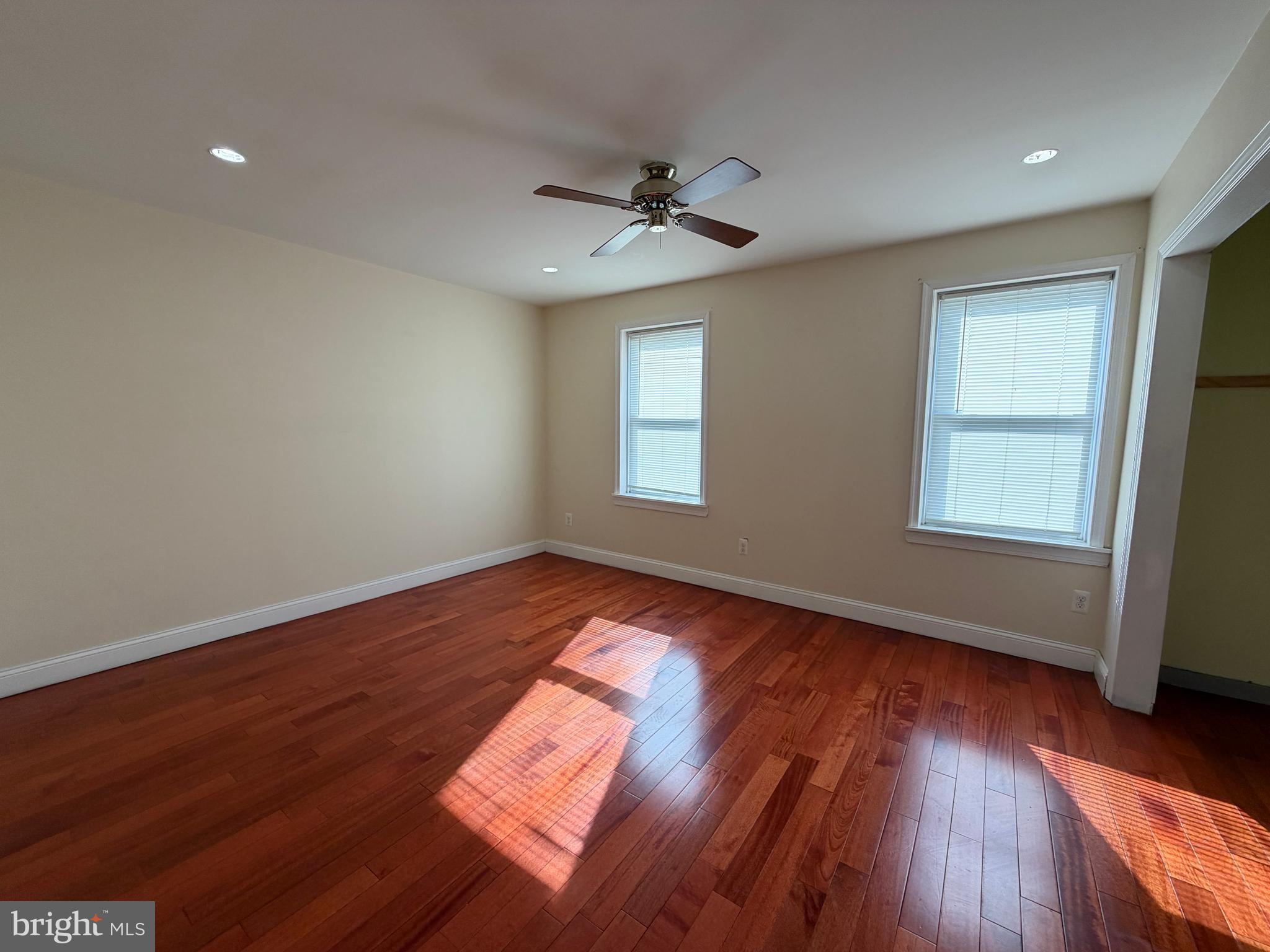 ELMWOOD PARK - Residential