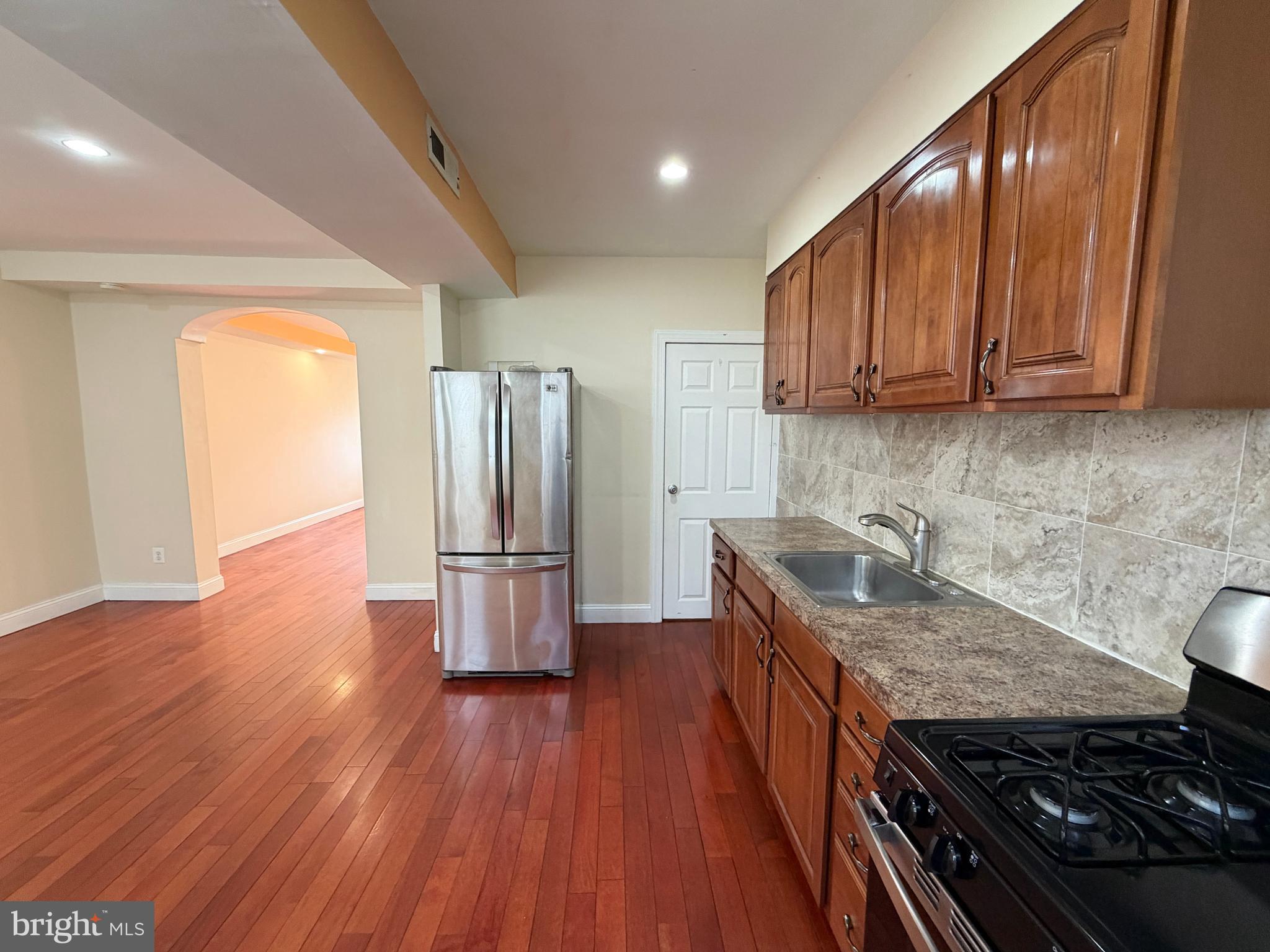 ELMWOOD PARK - Residential