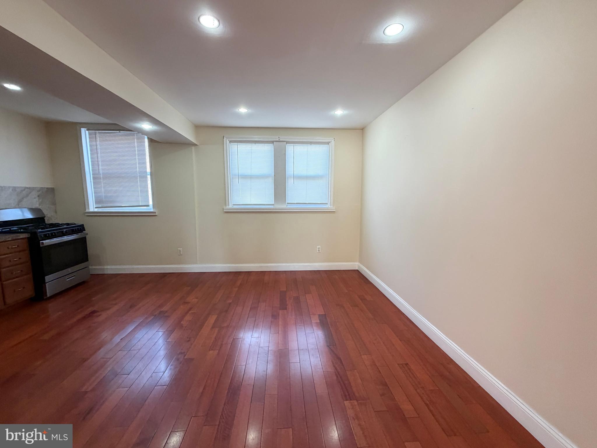 ELMWOOD PARK - Residential