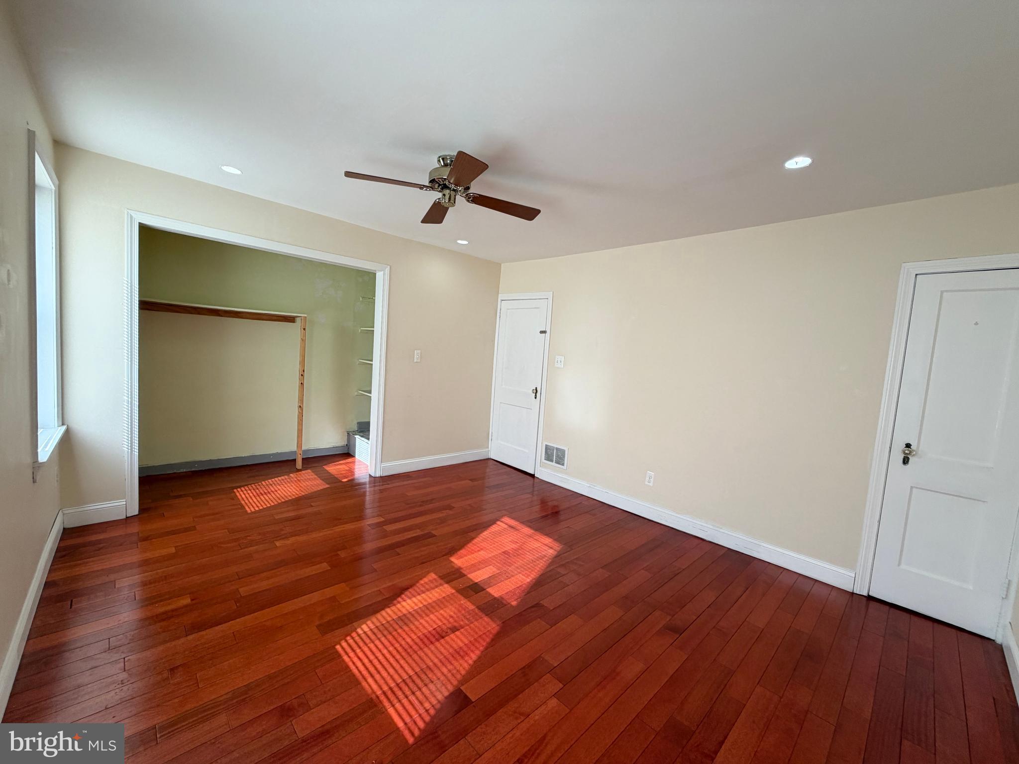 ELMWOOD PARK - Residential