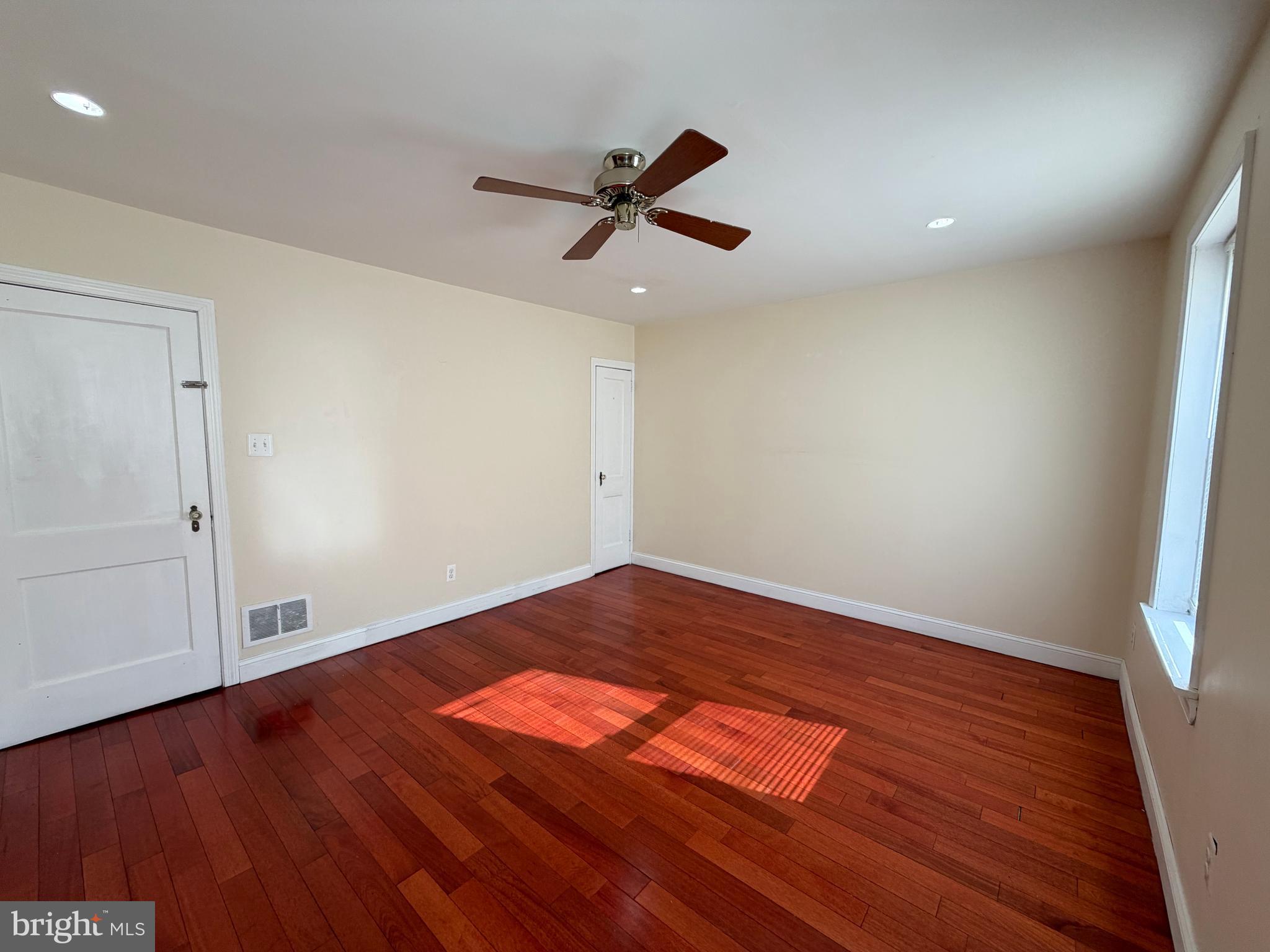 ELMWOOD PARK - Residential