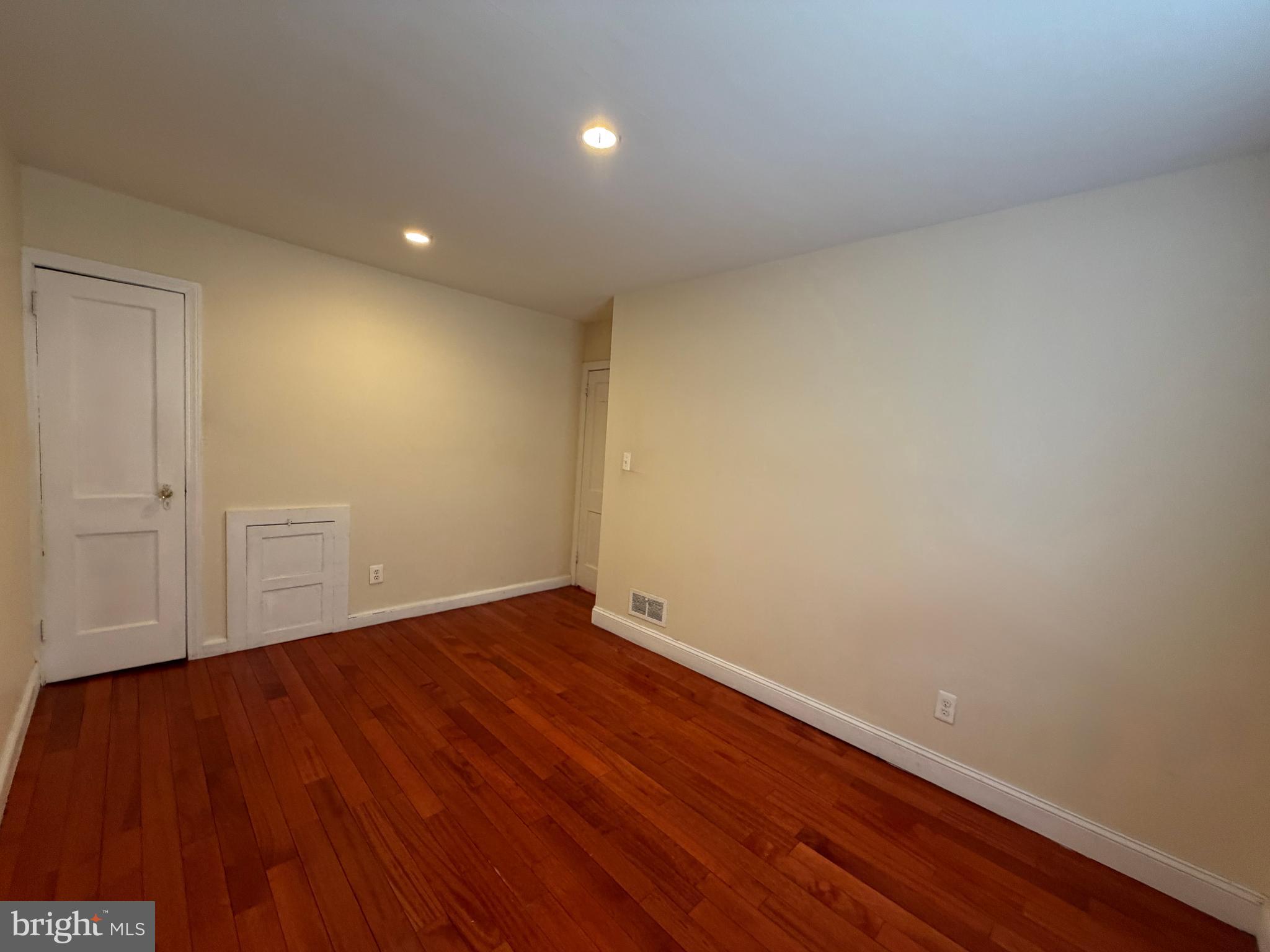 ELMWOOD PARK - Residential