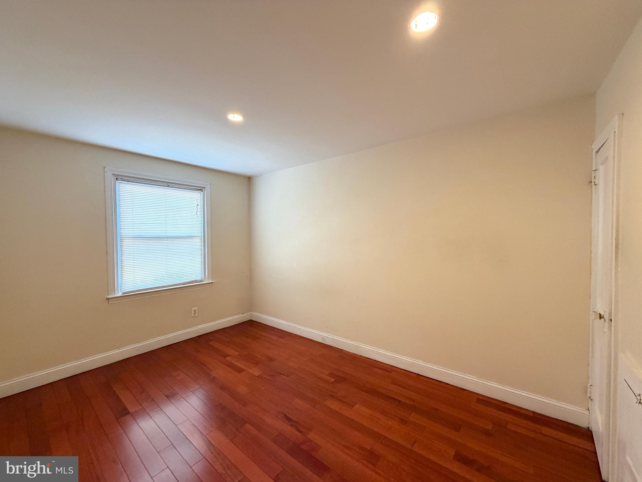 ELMWOOD PARK - Residential