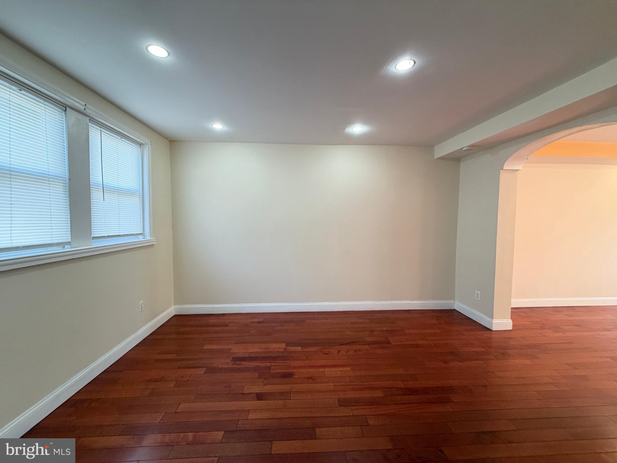 ELMWOOD PARK - Residential