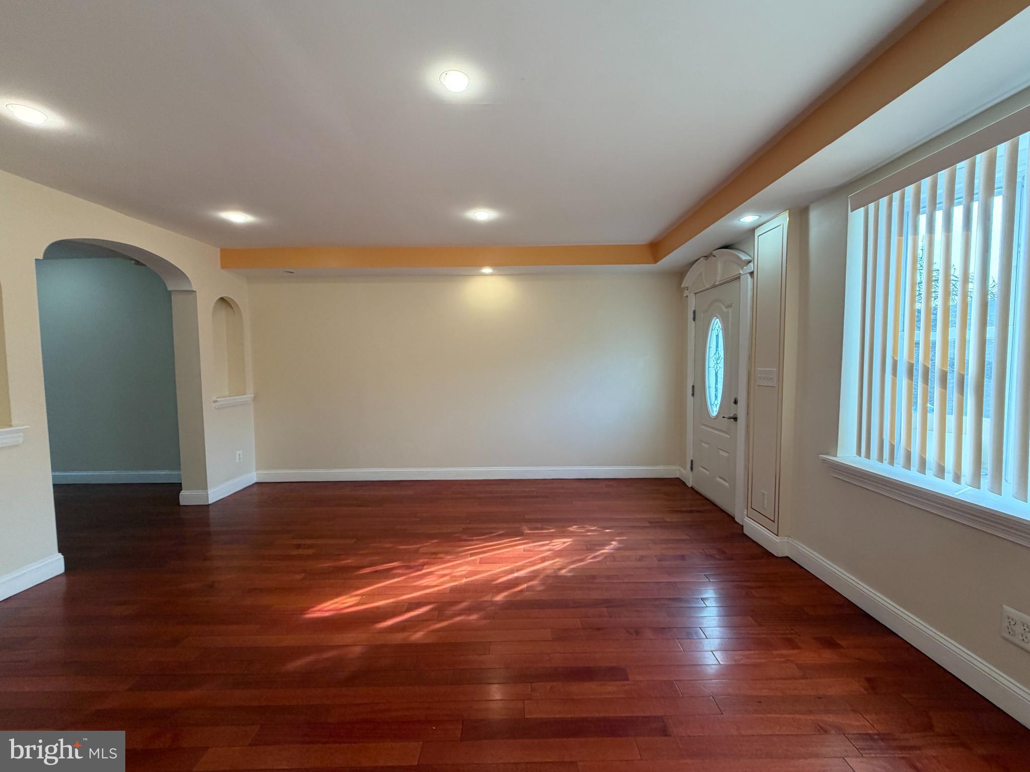 ELMWOOD PARK - Residential