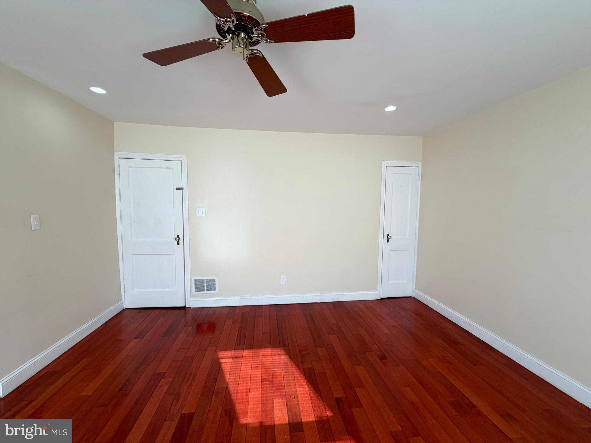 ELMWOOD PARK - Residential