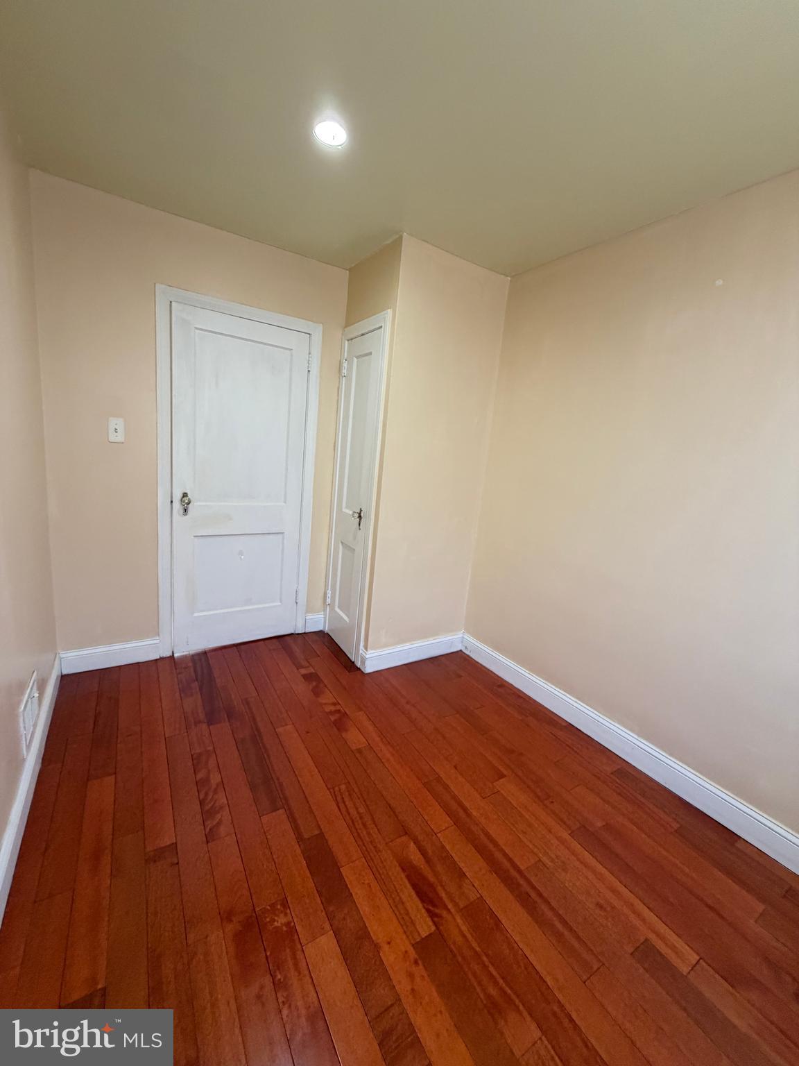 ELMWOOD PARK - Residential