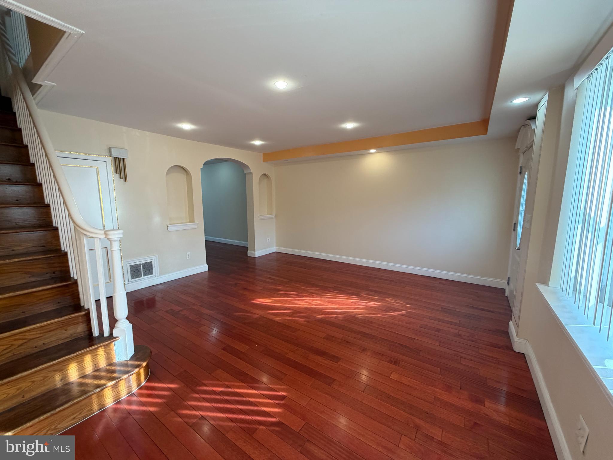 ELMWOOD PARK - Residential