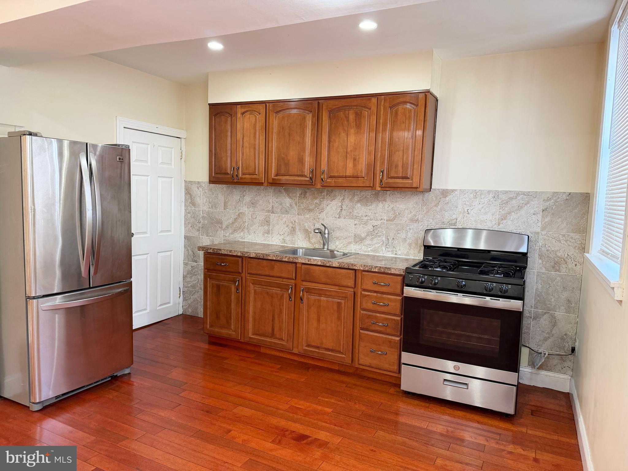 ELMWOOD PARK - Residential