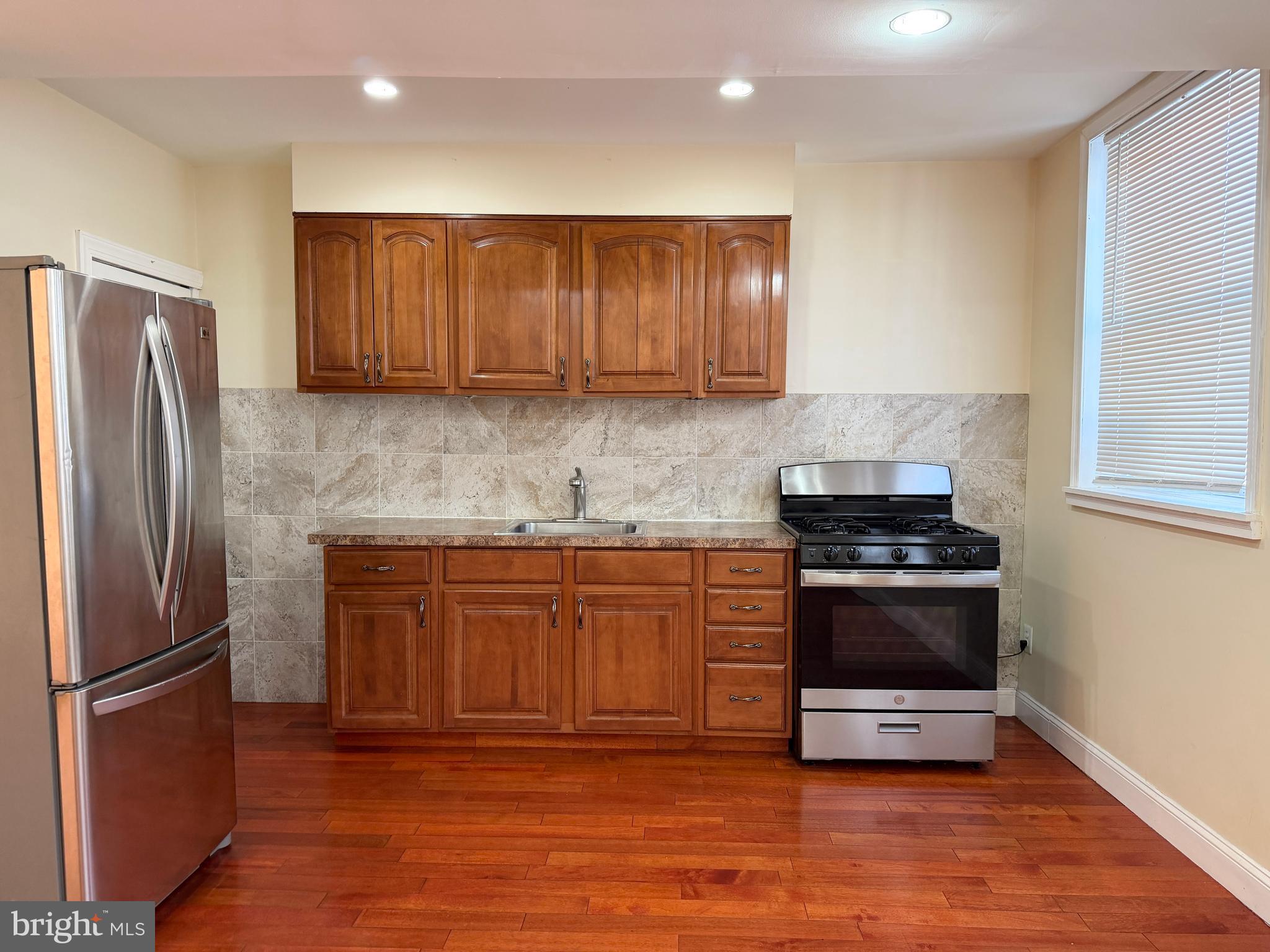 ELMWOOD PARK - Residential