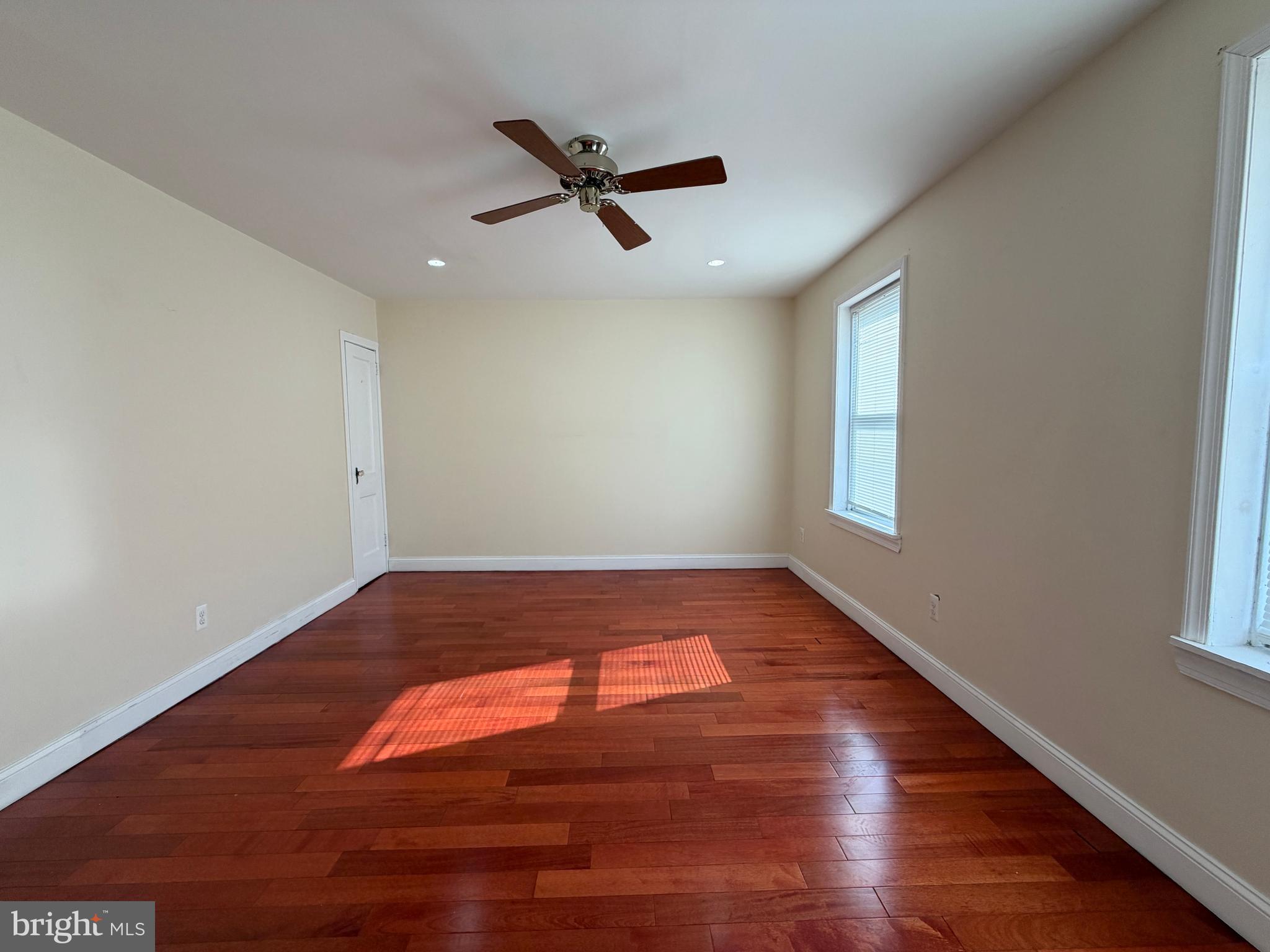 ELMWOOD PARK - Residential