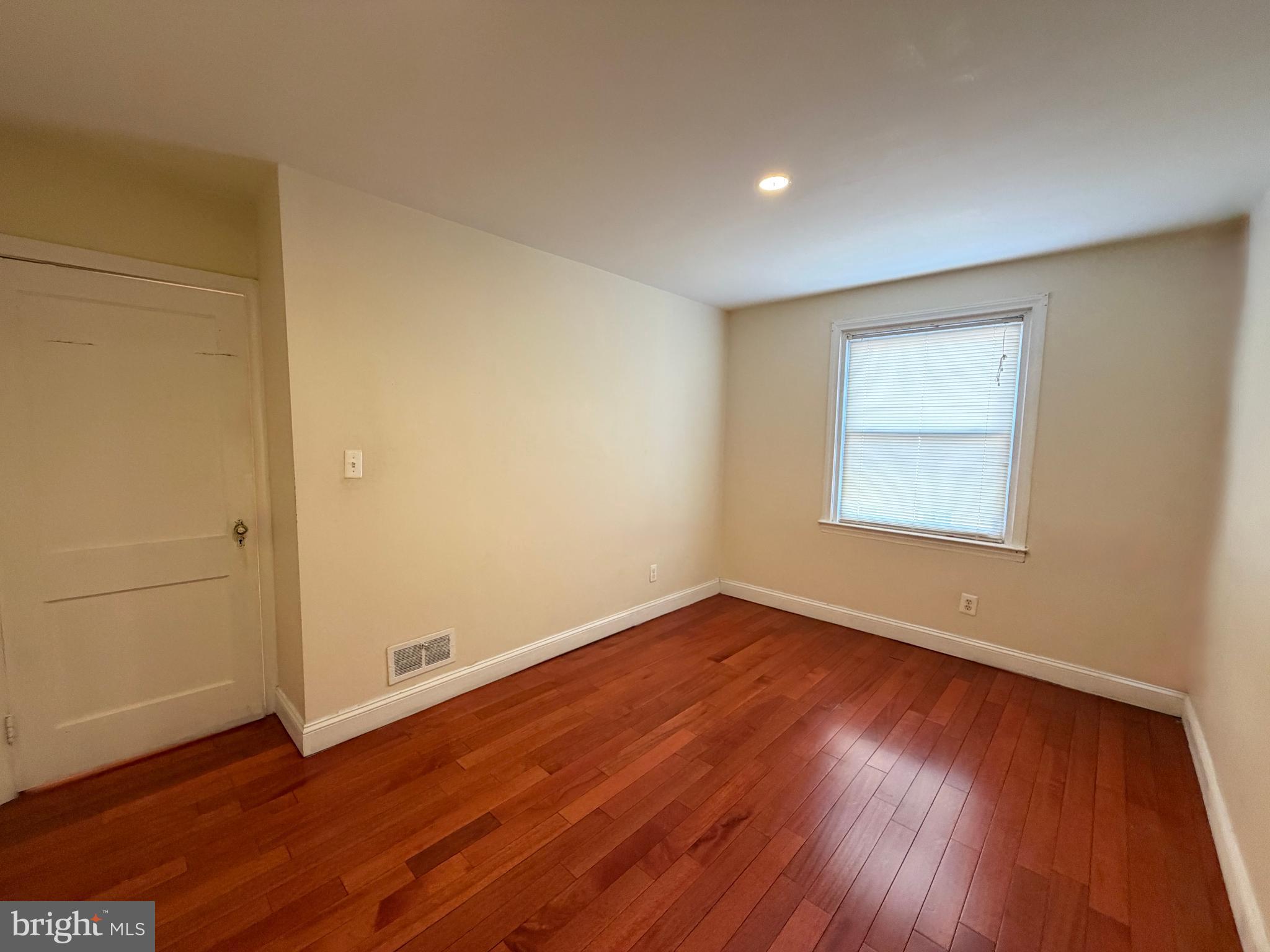 ELMWOOD PARK - Residential