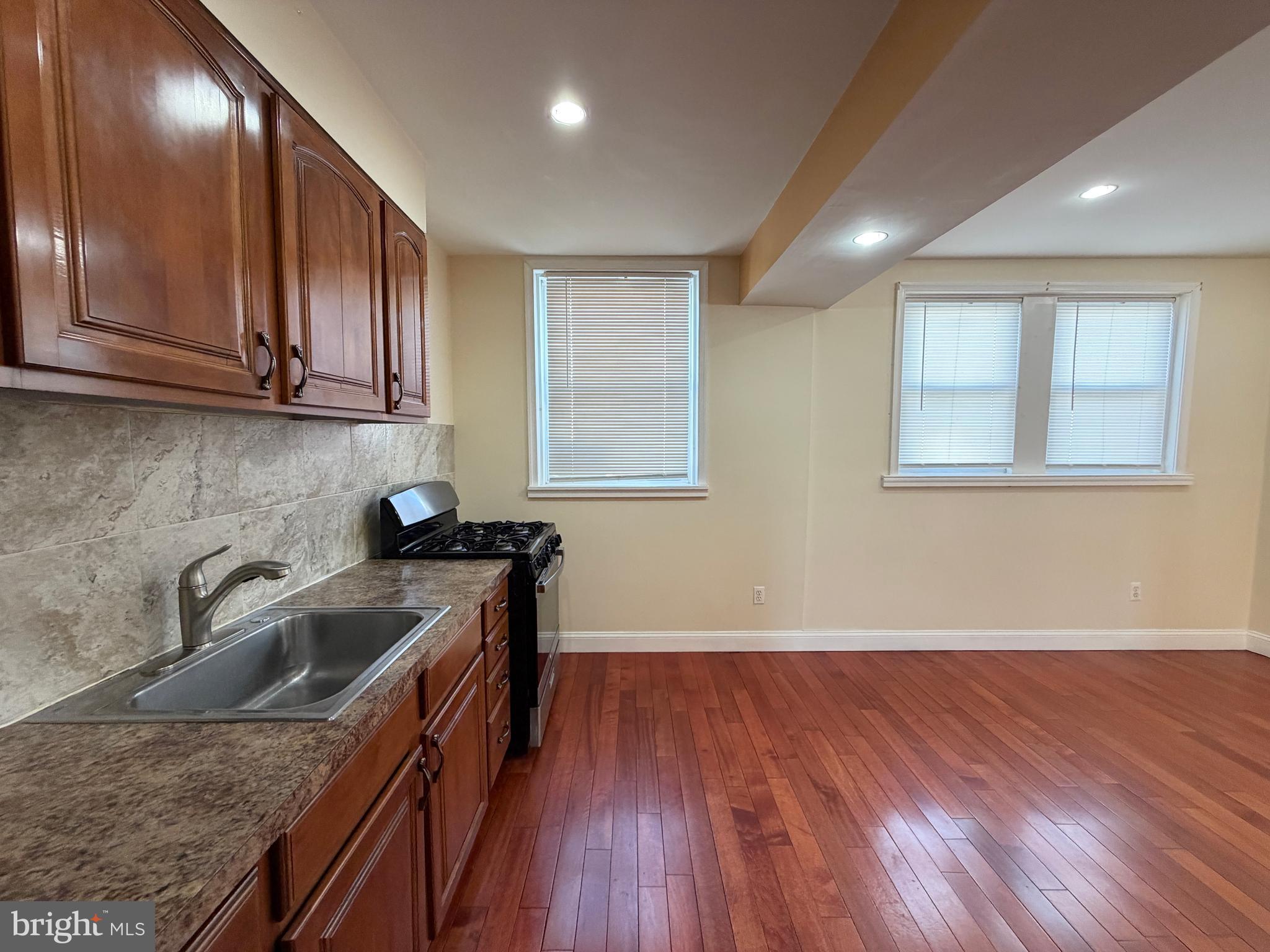 ELMWOOD PARK - Residential