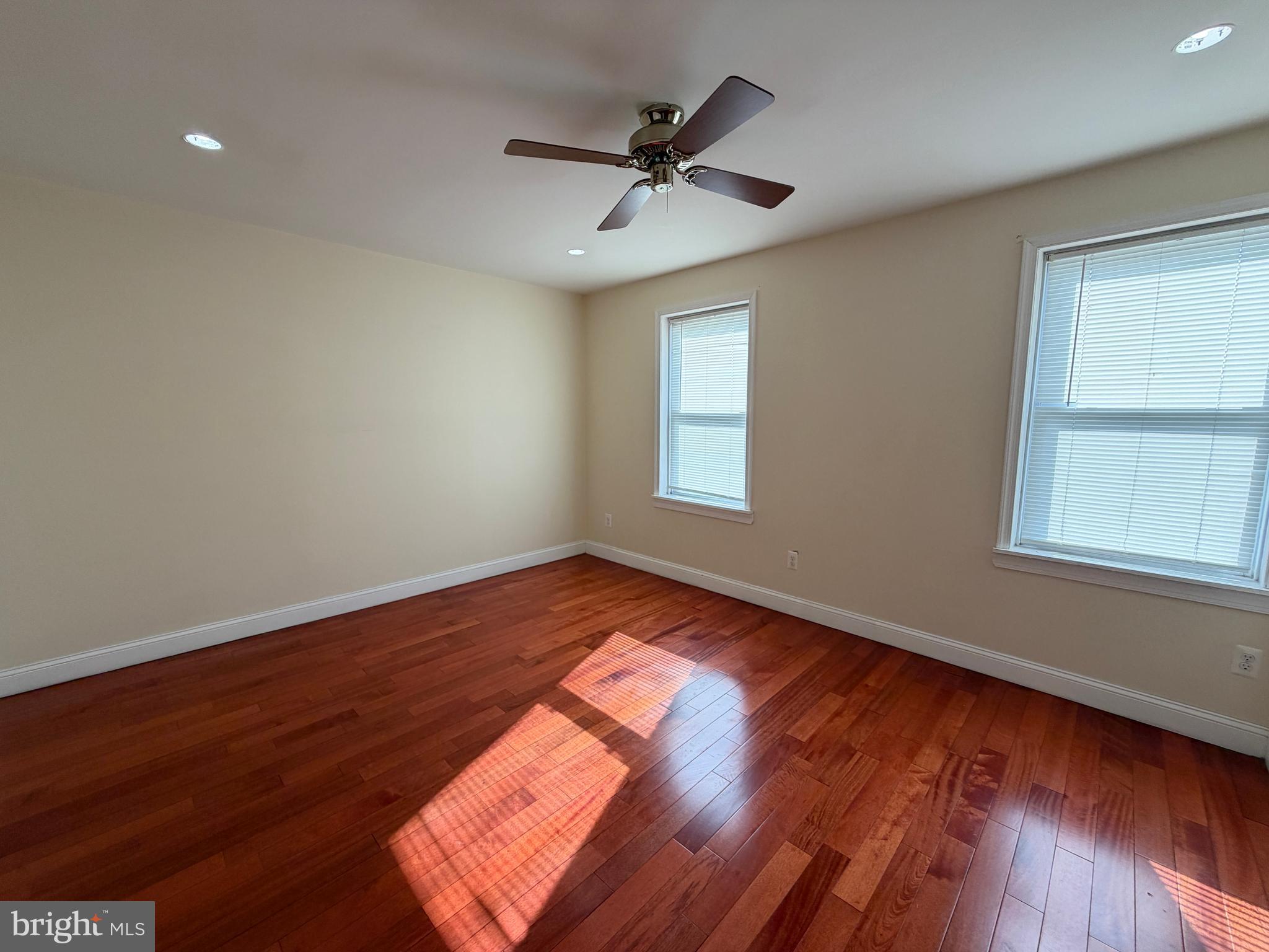 ELMWOOD PARK - Residential