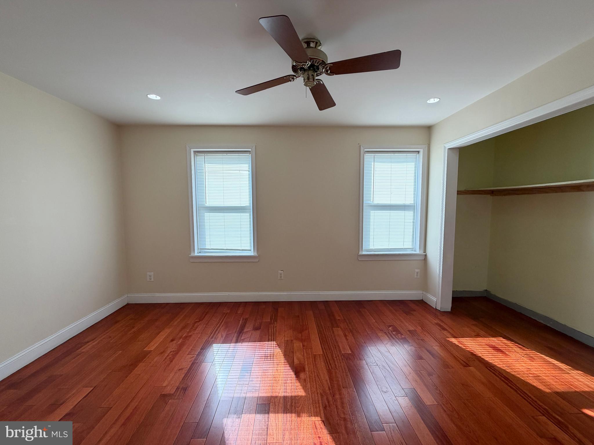 ELMWOOD PARK - Residential