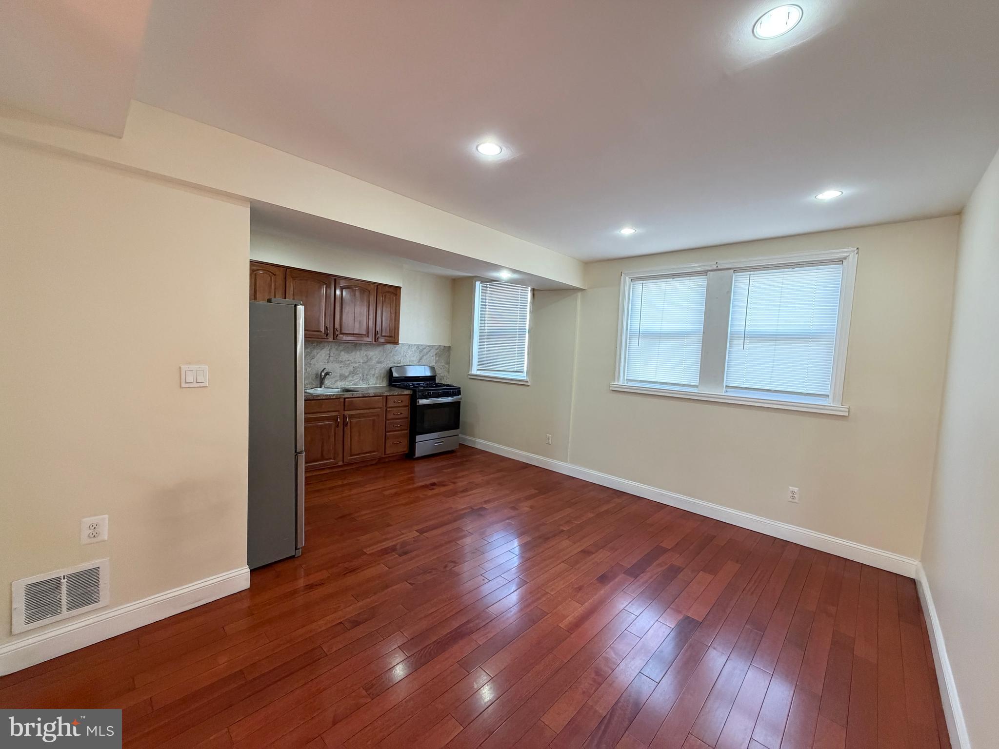 ELMWOOD PARK - Residential