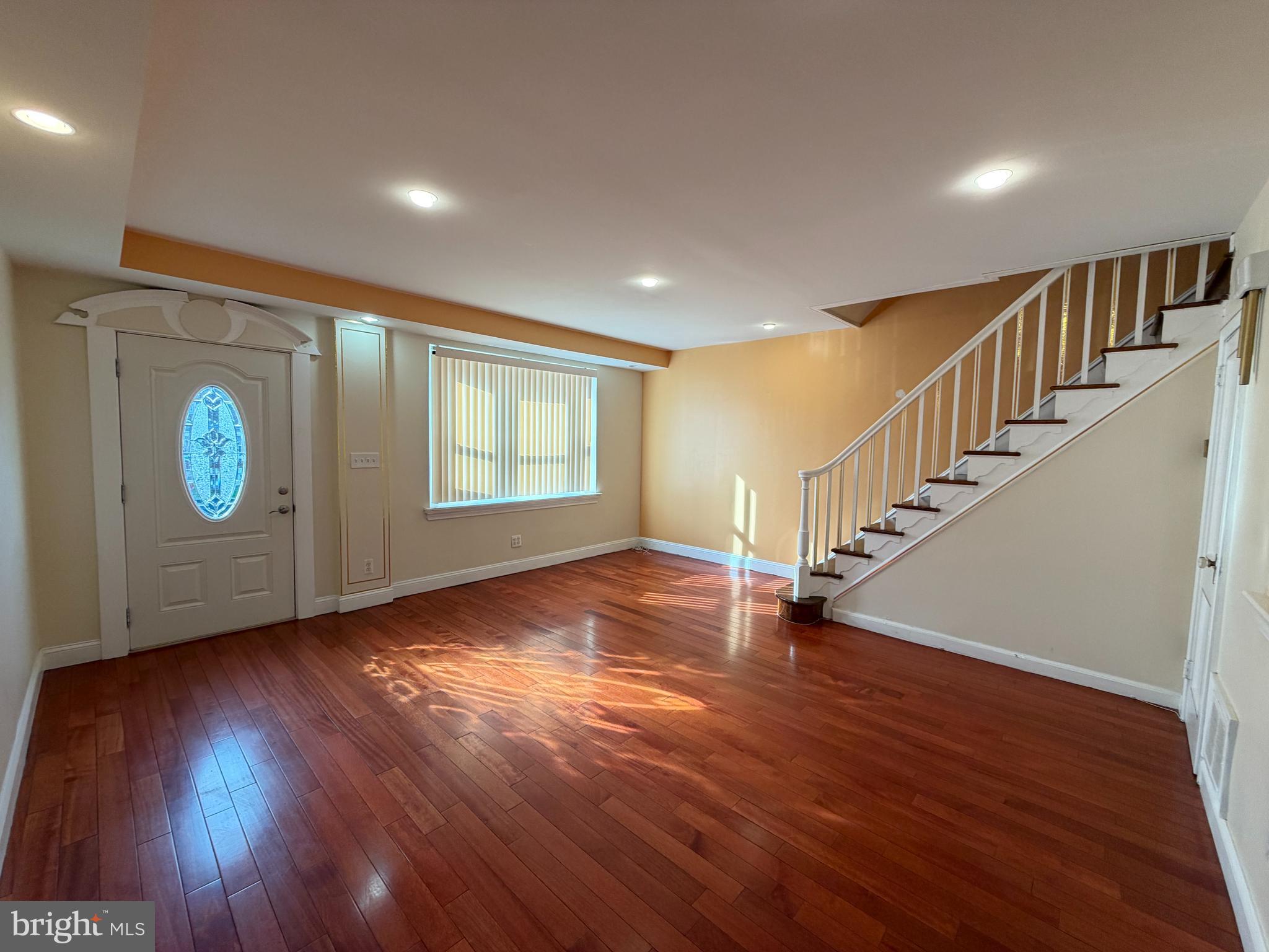 ELMWOOD PARK - Residential