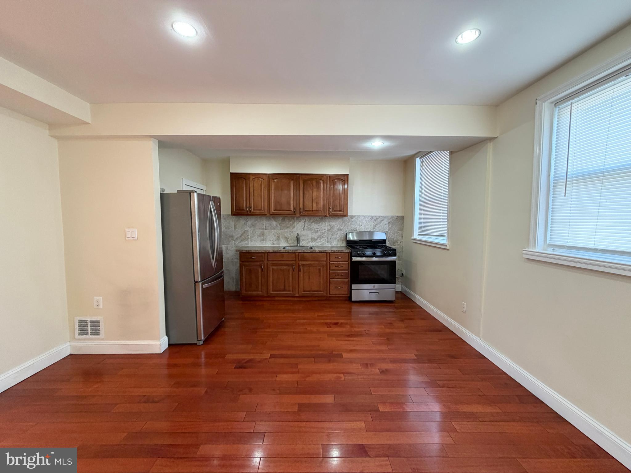 ELMWOOD PARK - Residential