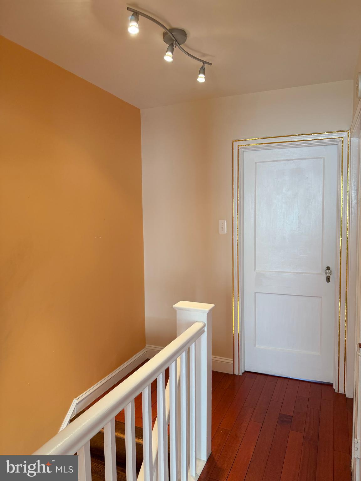 ELMWOOD PARK - Residential