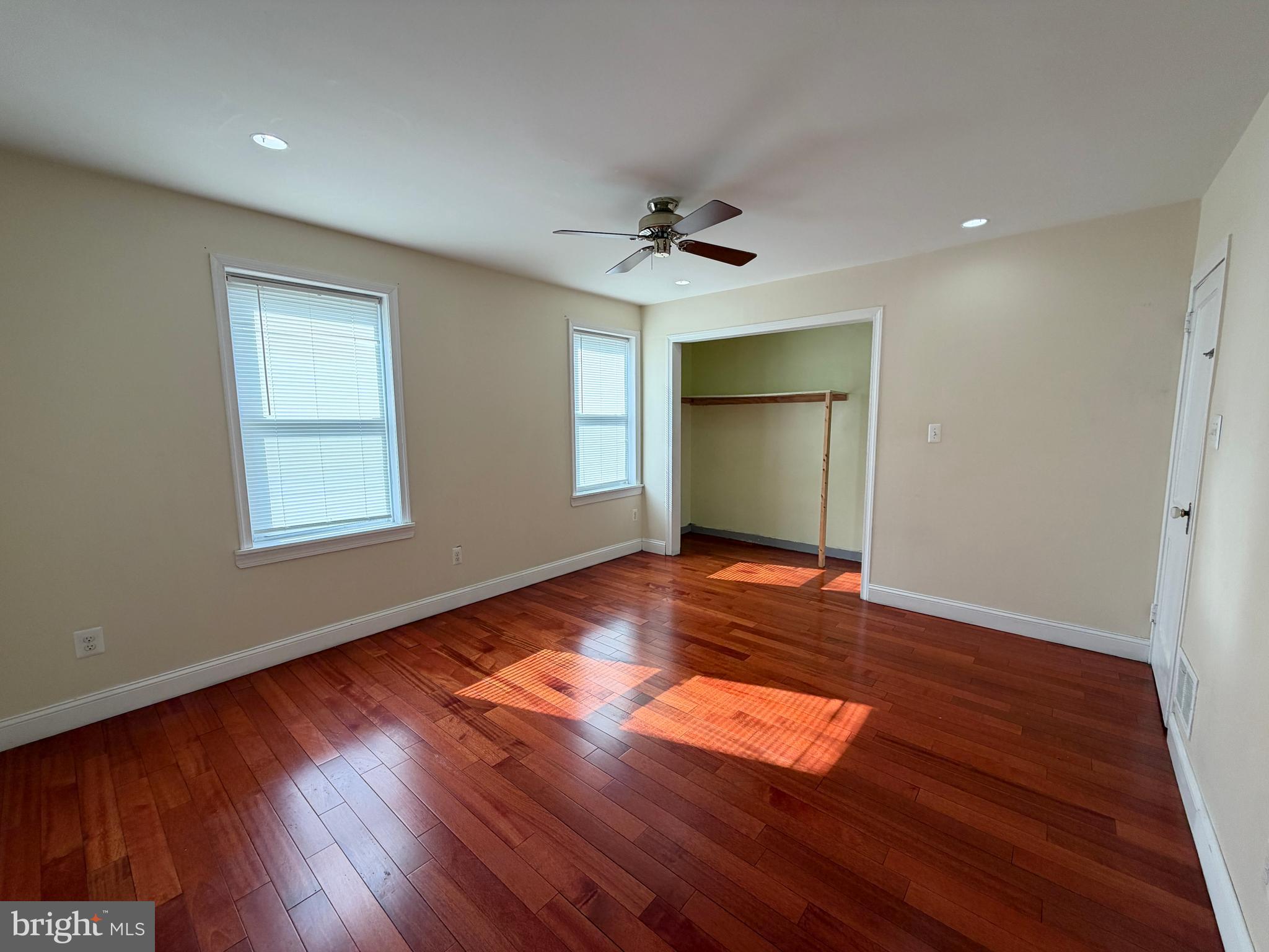 ELMWOOD PARK - Residential