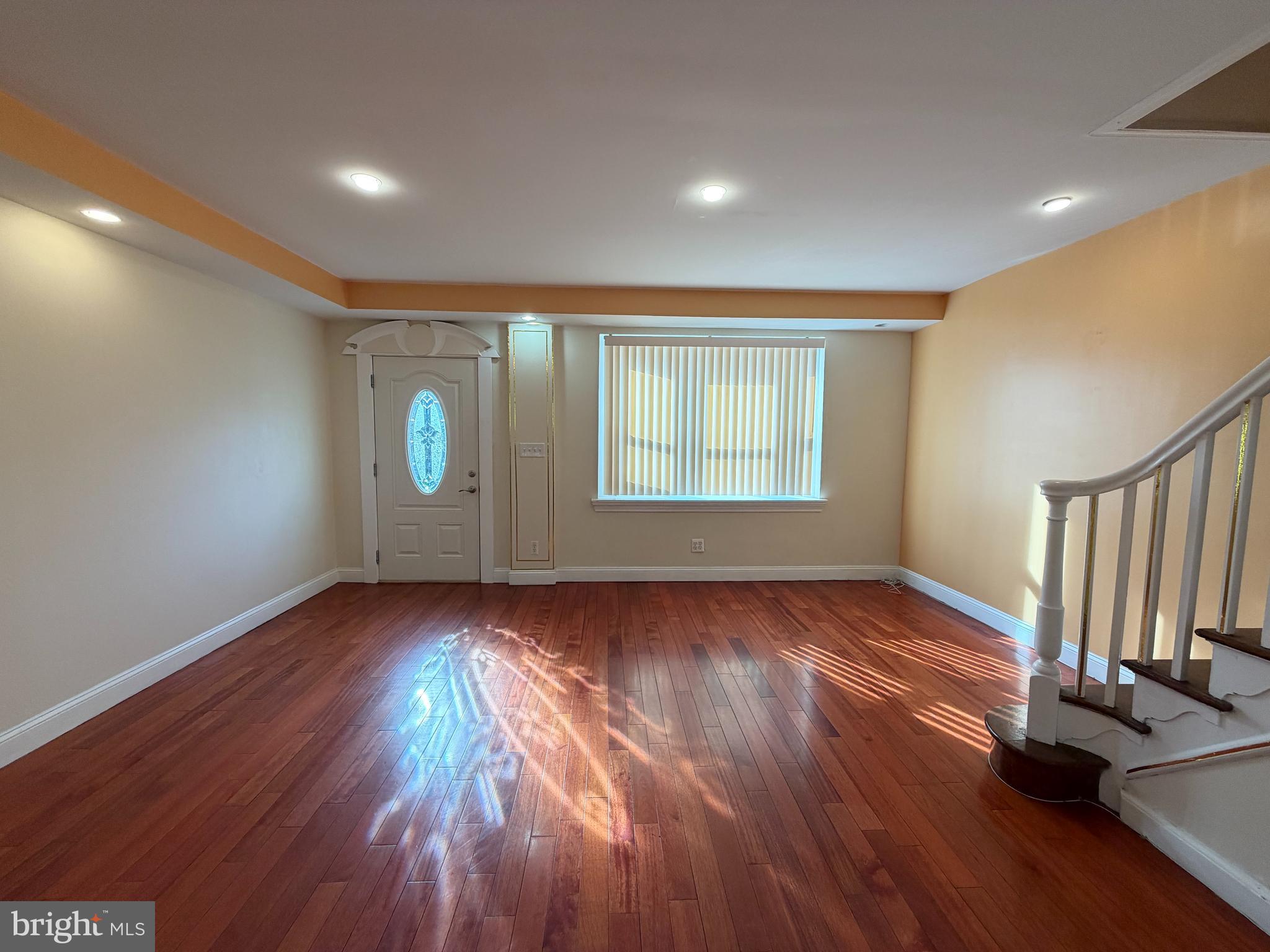 ELMWOOD PARK - Residential