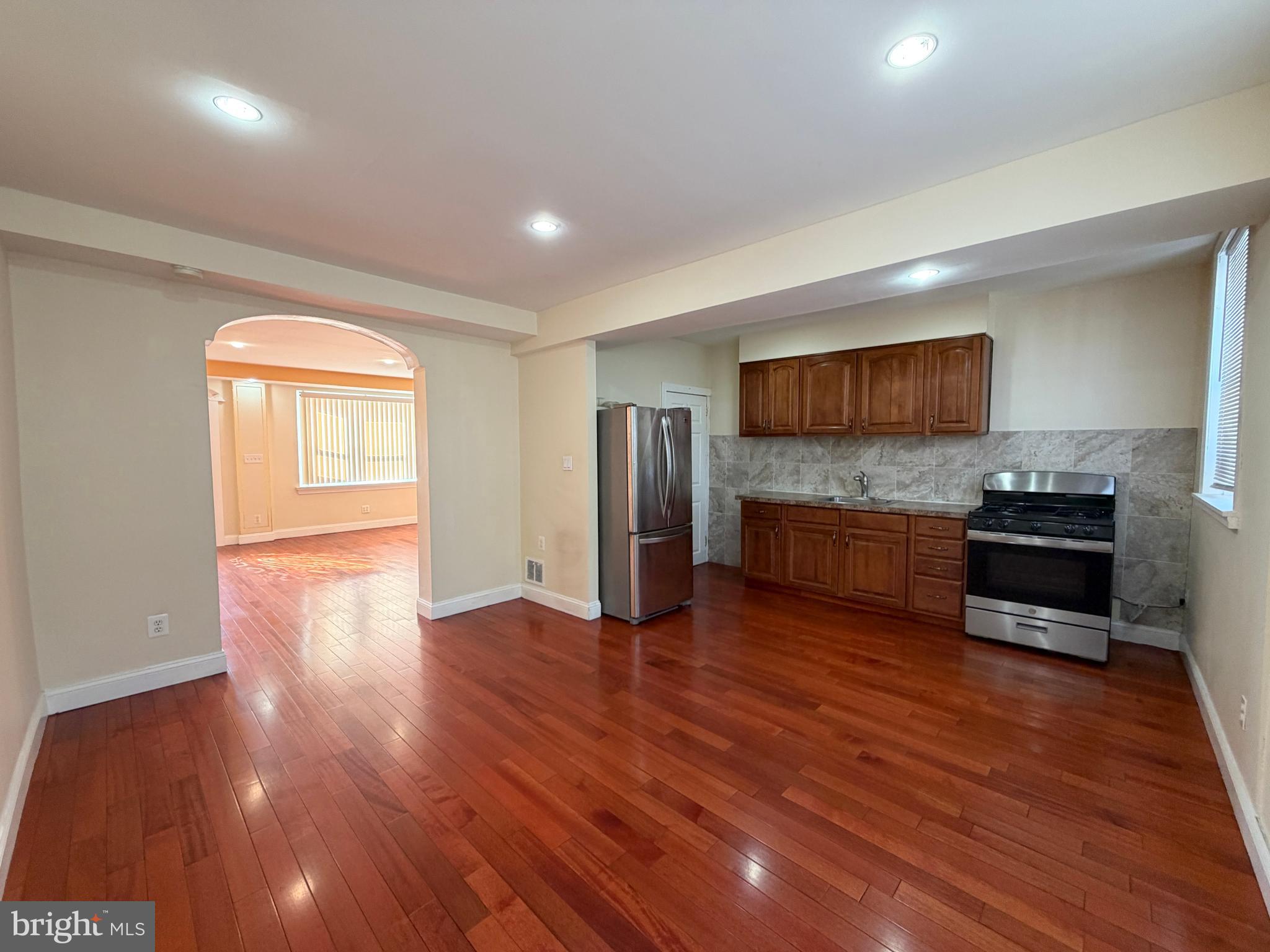 ELMWOOD PARK - Residential