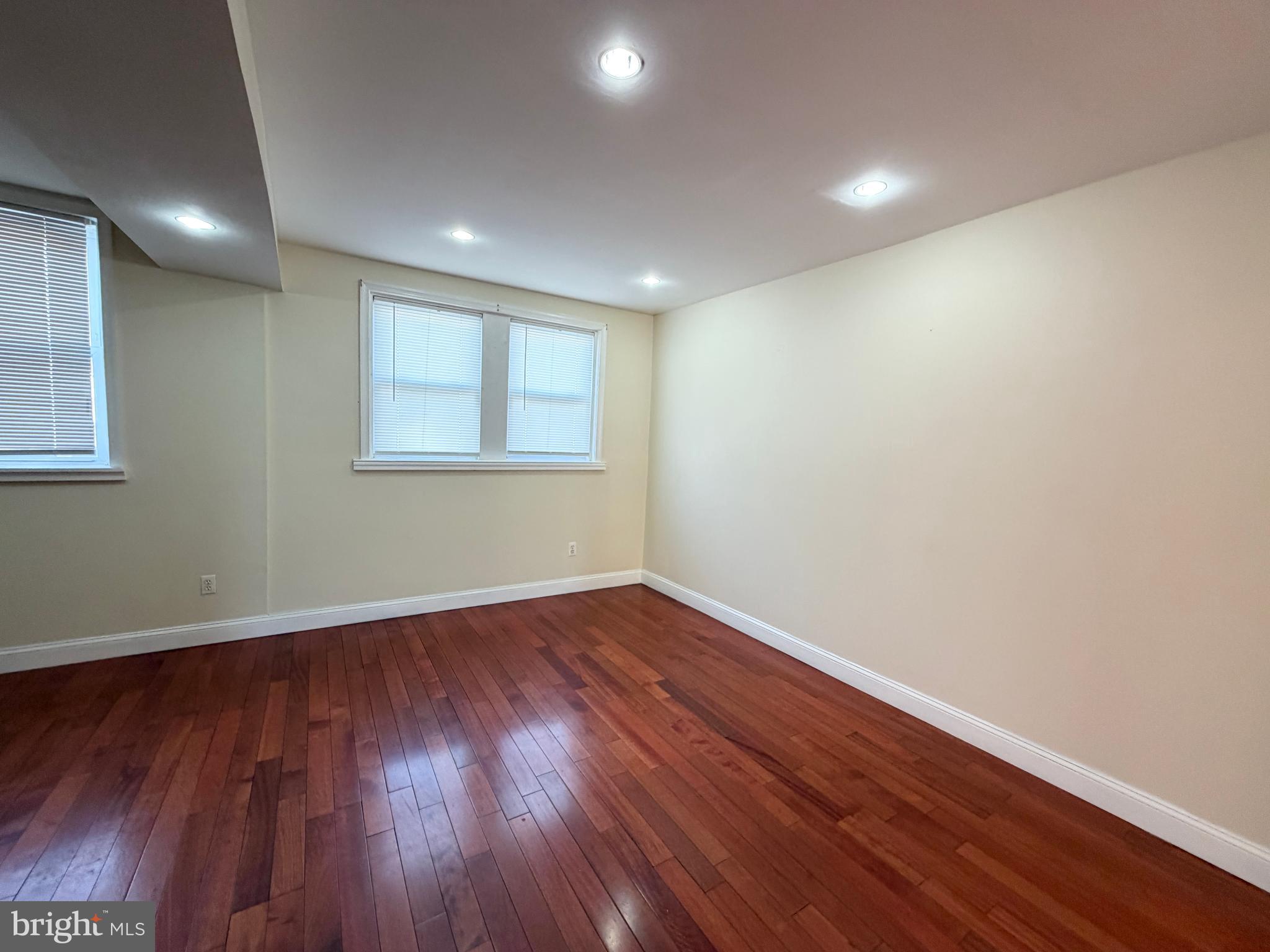 ELMWOOD PARK - Residential