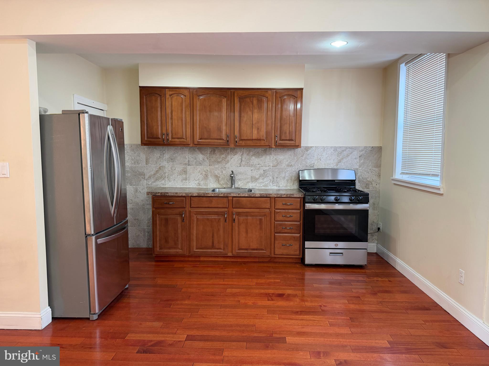 ELMWOOD PARK - Residential