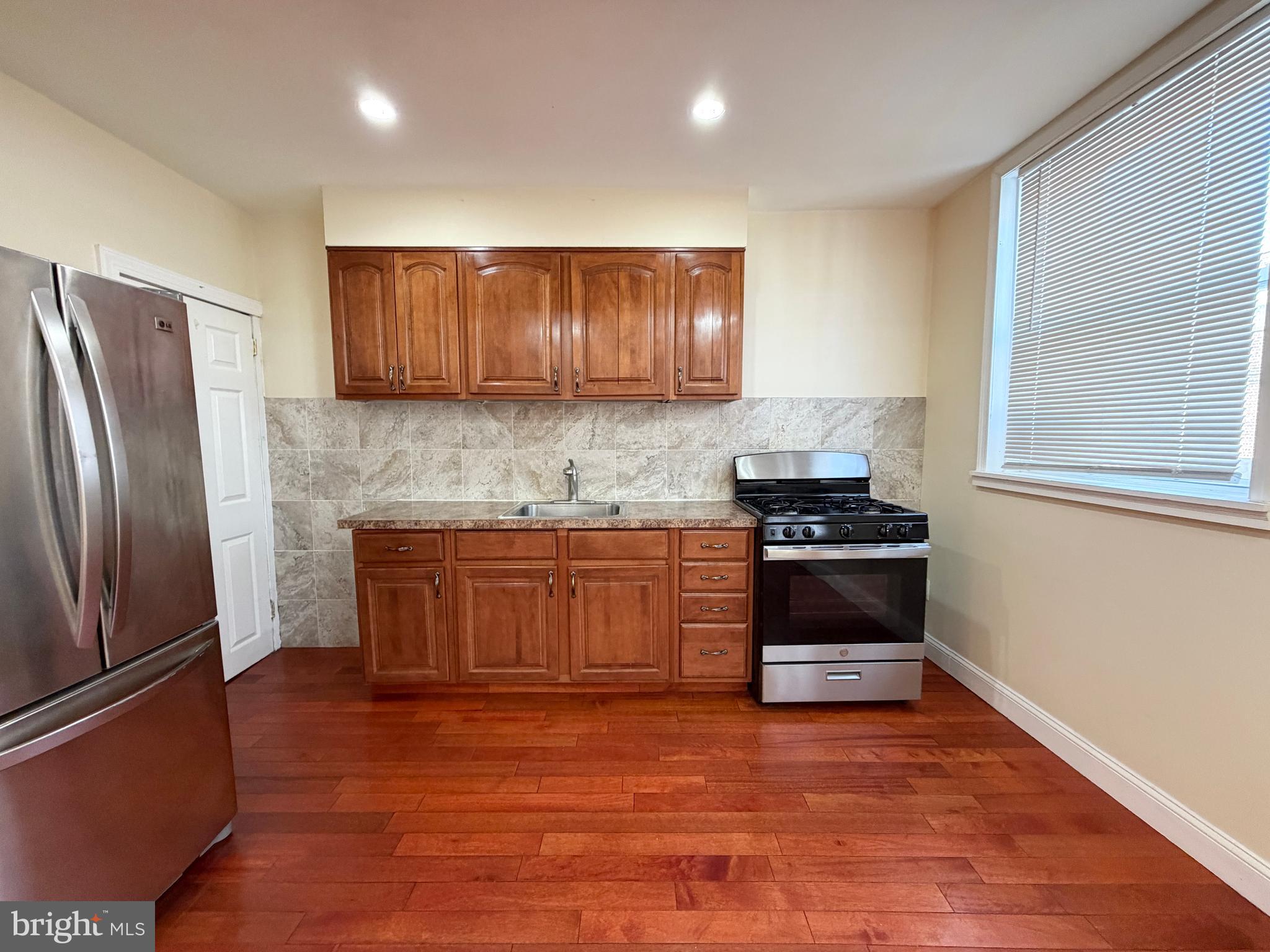 ELMWOOD PARK - Residential