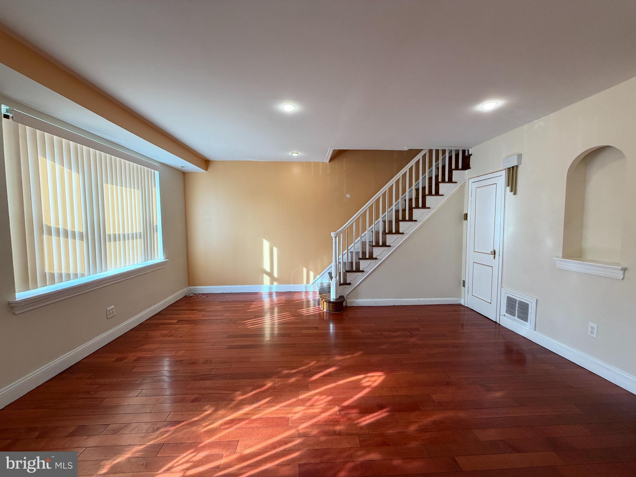 ELMWOOD PARK - Residential